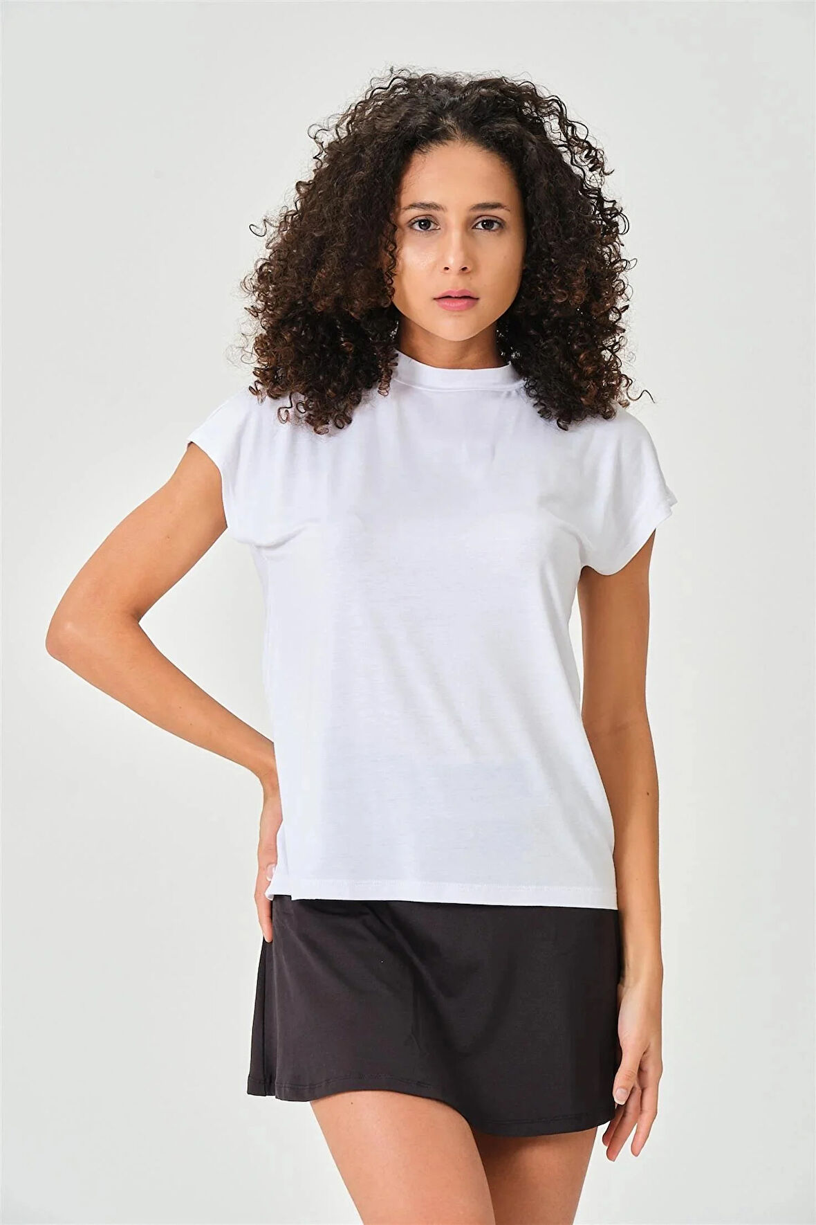 P-004932 - Kadın Kısa Kollu Yüksek Yaka Örme T-Shirt - OPTİK BEYAZ