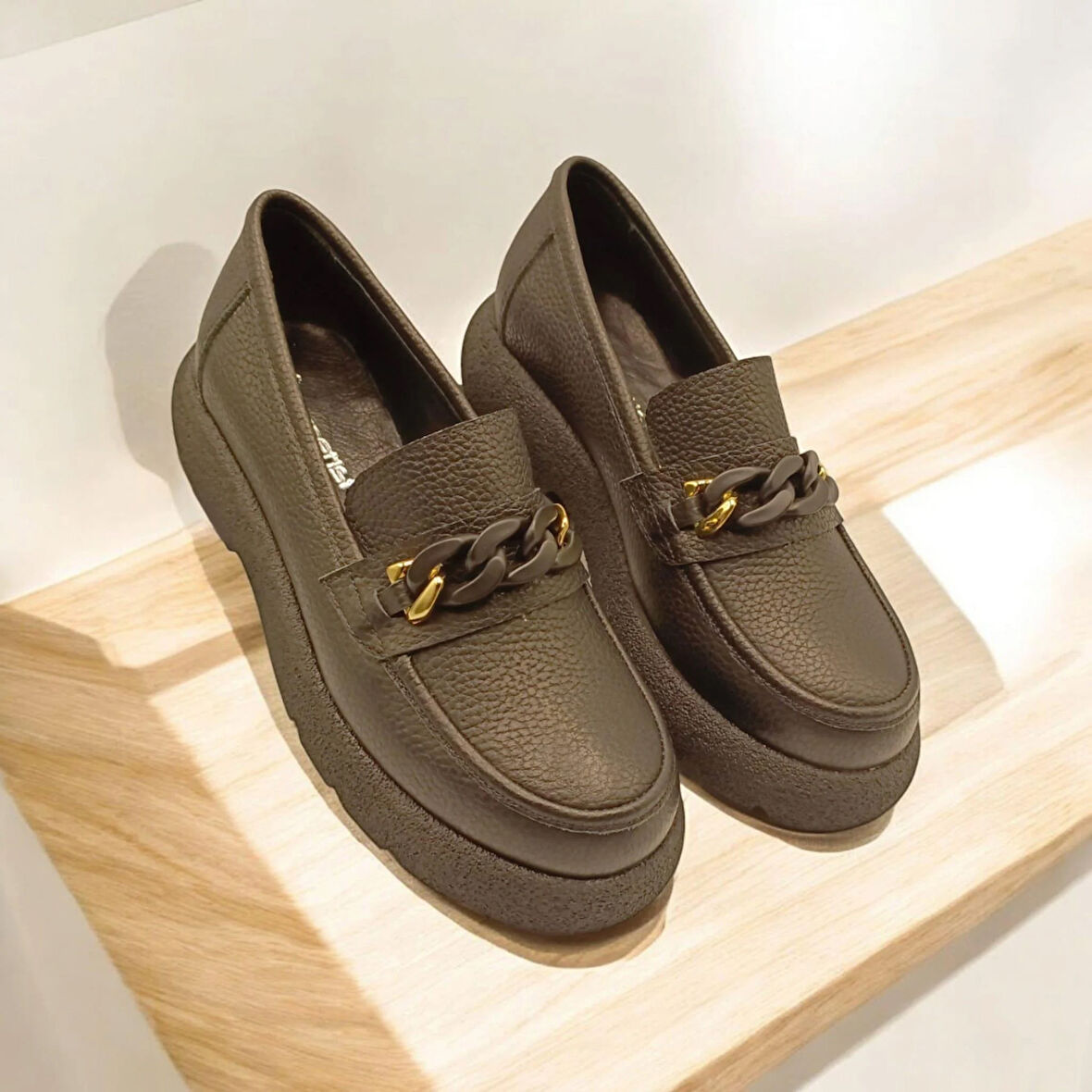 Anatolia Siyah Deri Kadın Günlük Ayakkabı