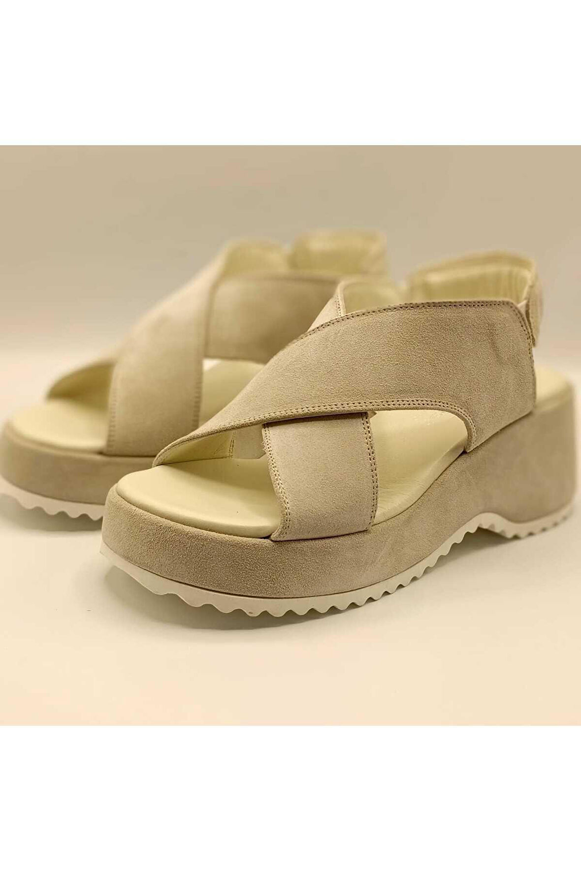 Sindy Bej Deri Dolgu Topuk Sandalet