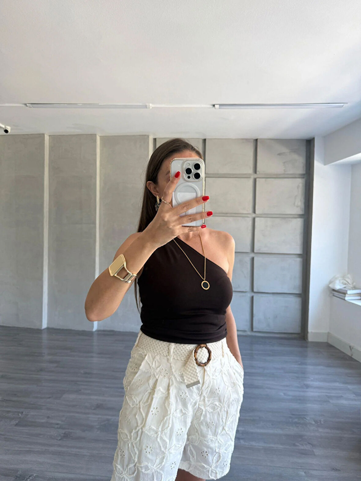 Tek Omuz Detaylı Kahverengi Bluz