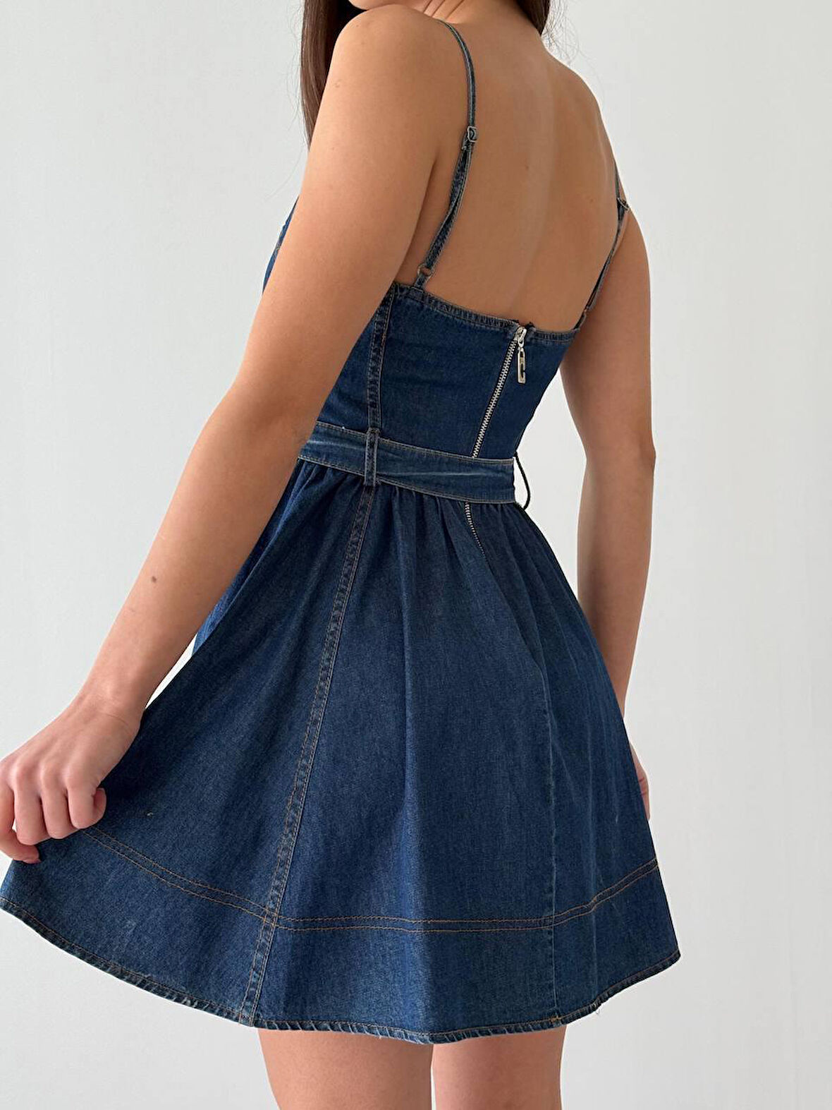 Kemer Detaylı Askılı Denim Elbise