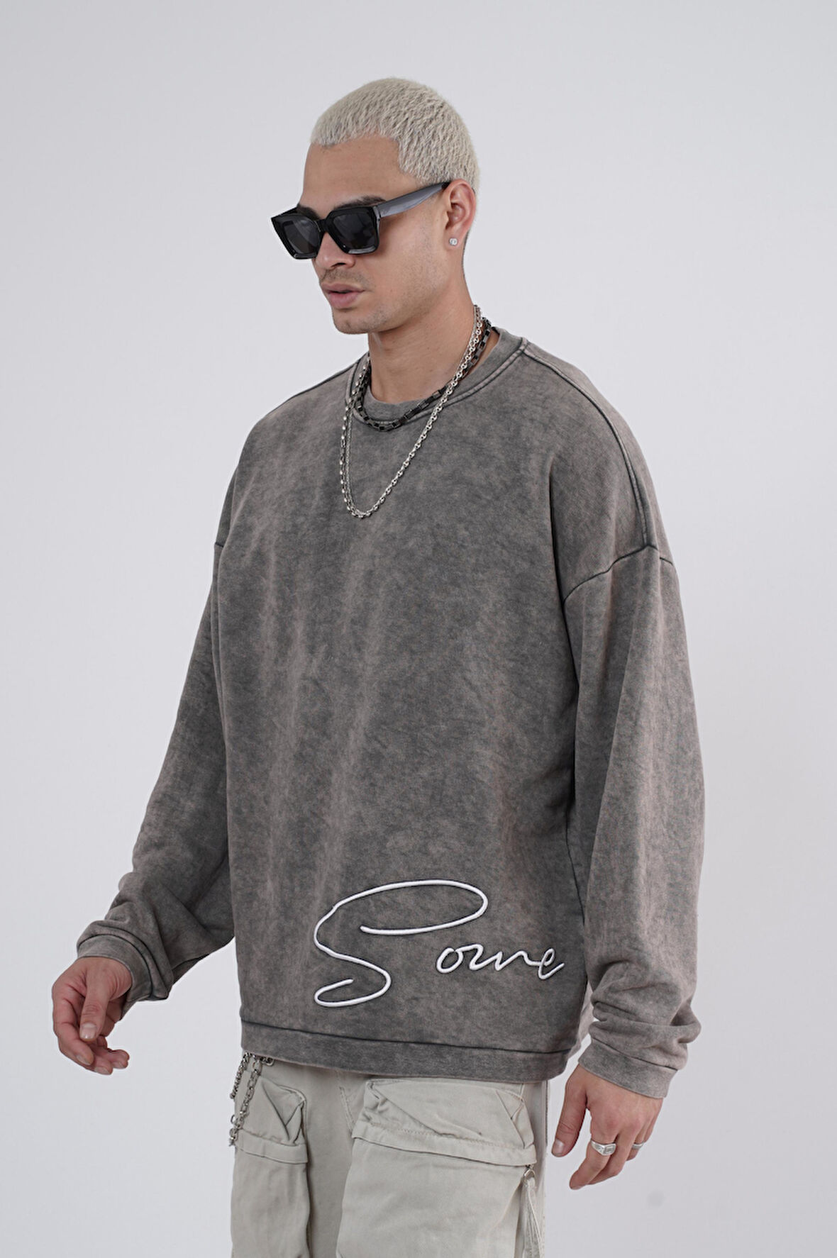 Yıkamalı Oversize Kalıp Nakışlı Sweatshirt