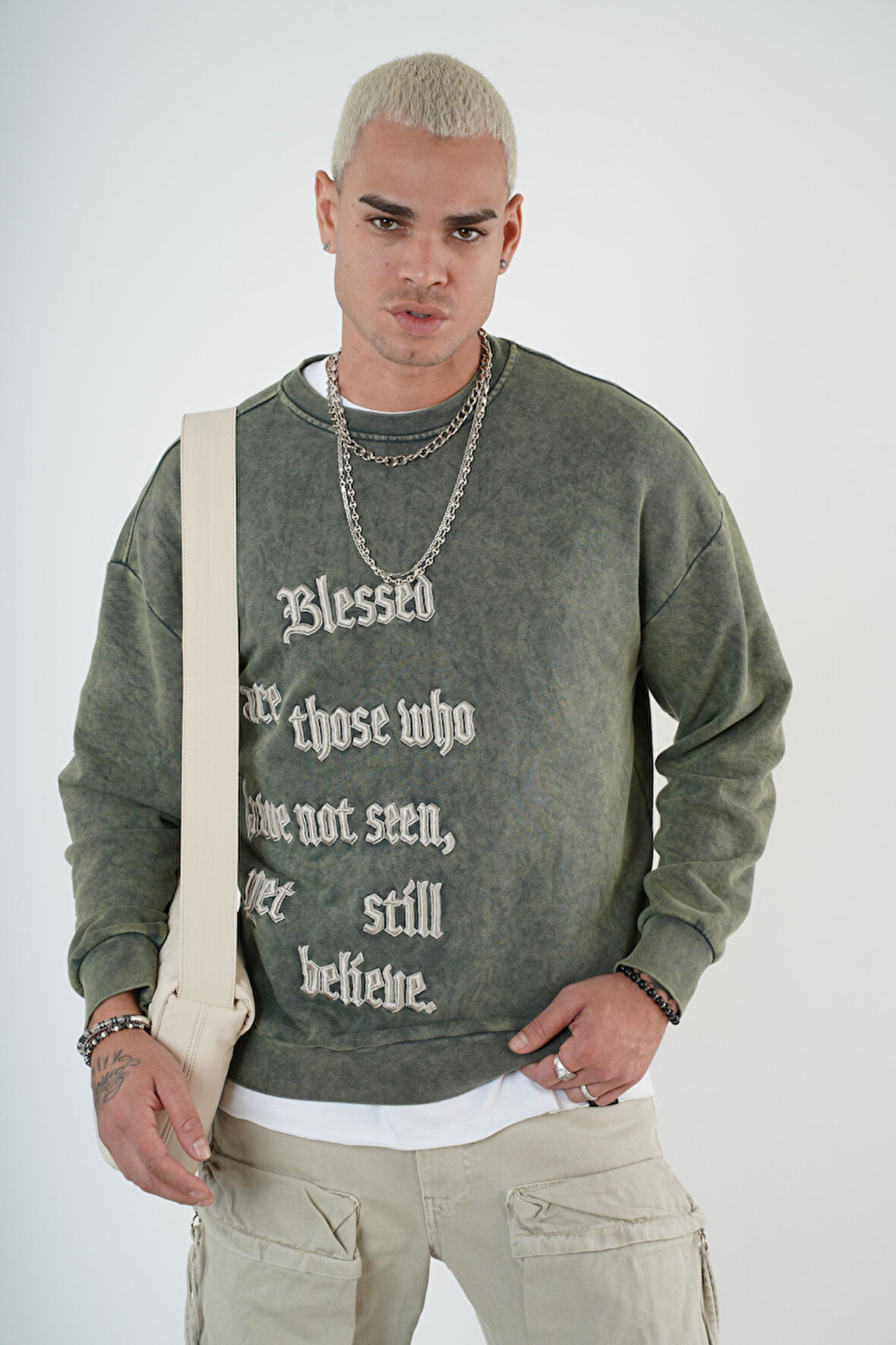 Bisiklet Yaka Yazı Nakışlı Yıkamalı Oversize Kalıp Unisex Sweatshirt
