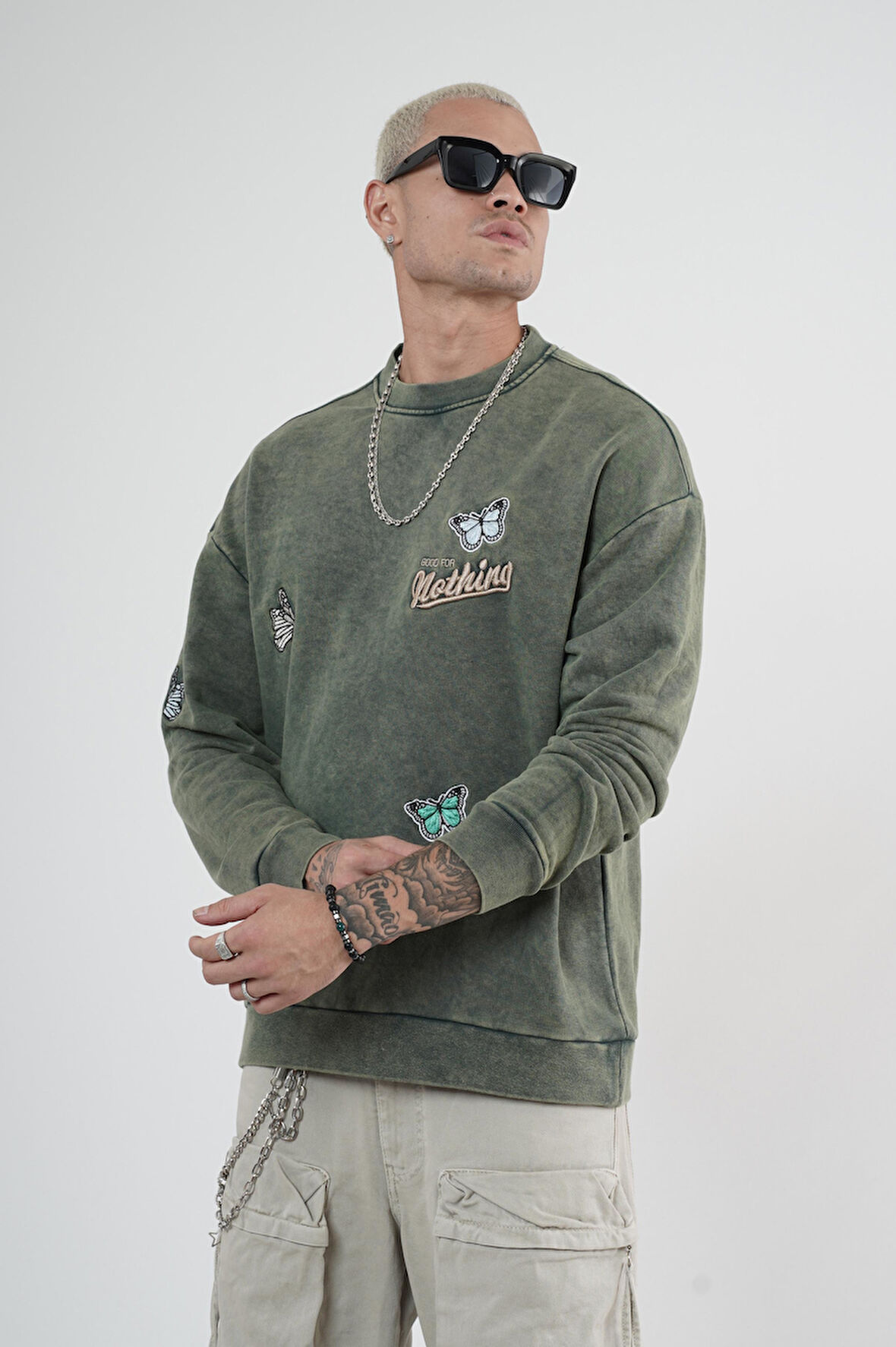 Bisiklet Yaka Yıkamalı Aplikeli Oversize Kalıp Sweatshirt