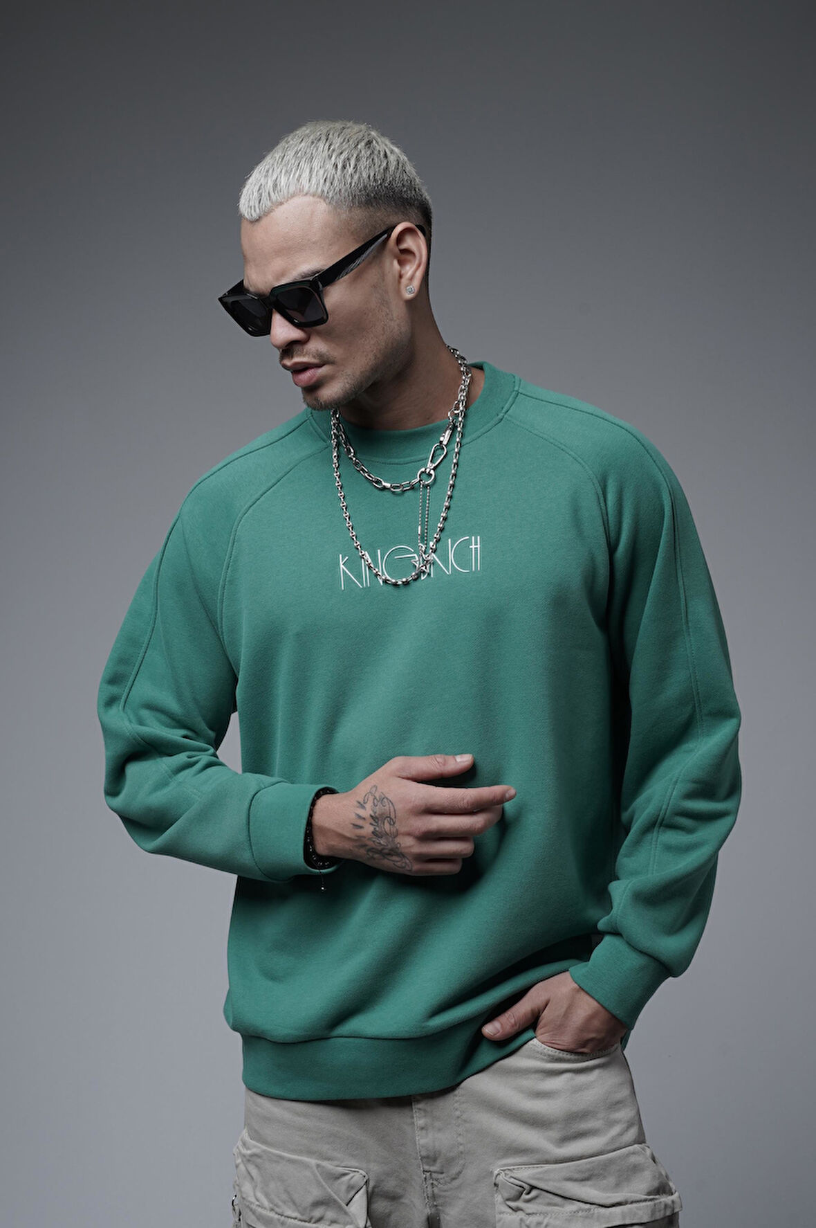 Ribanalı Yaka Reglan Kol Baskılı Oversize Kalıp Sweat