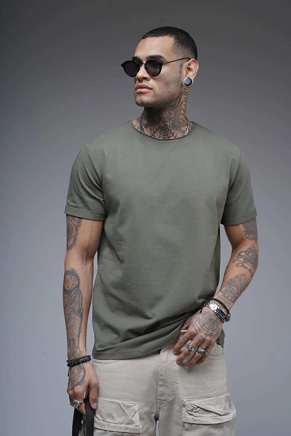 Pis Yaka Kolu Katlamalı Regular Kalıp Düz Basic Erkek Tişört