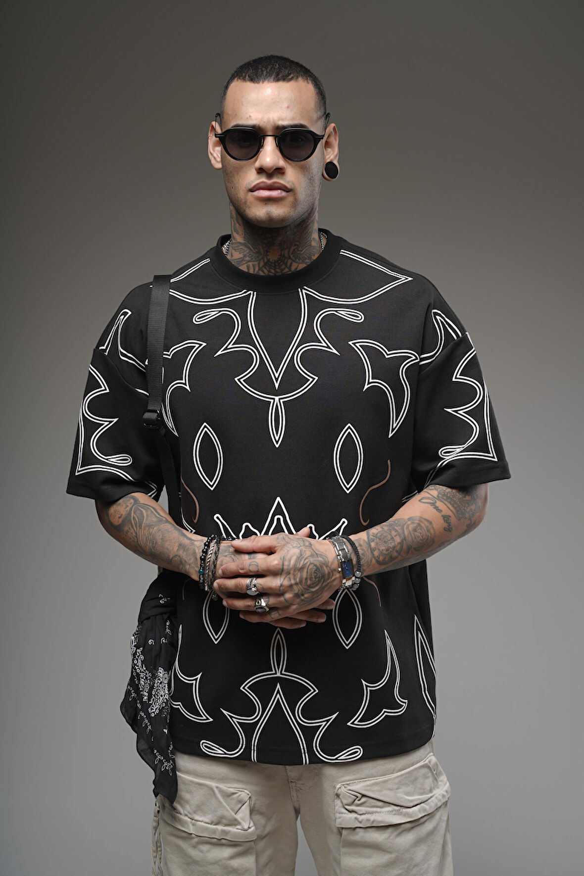 Bisiklet Yaka Desenli Oversize Kalıp Unisex Tişört
