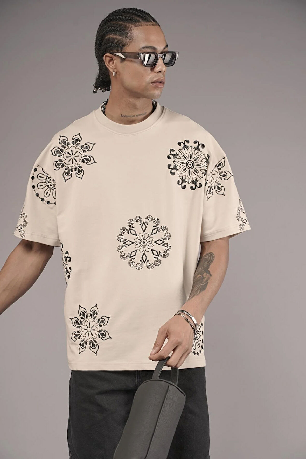 Nakış Detaylı Oversize Kalıp Unisex Tişört