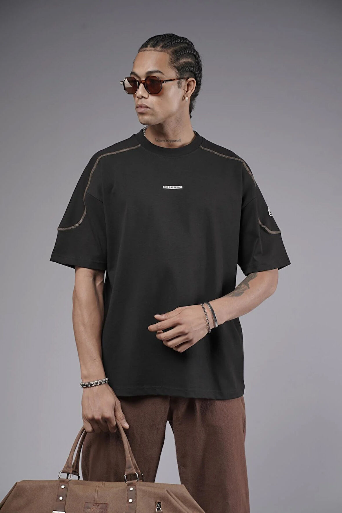 Omuzları Karyoka Dikişli Baskılı Oversize Kalıp Tişört