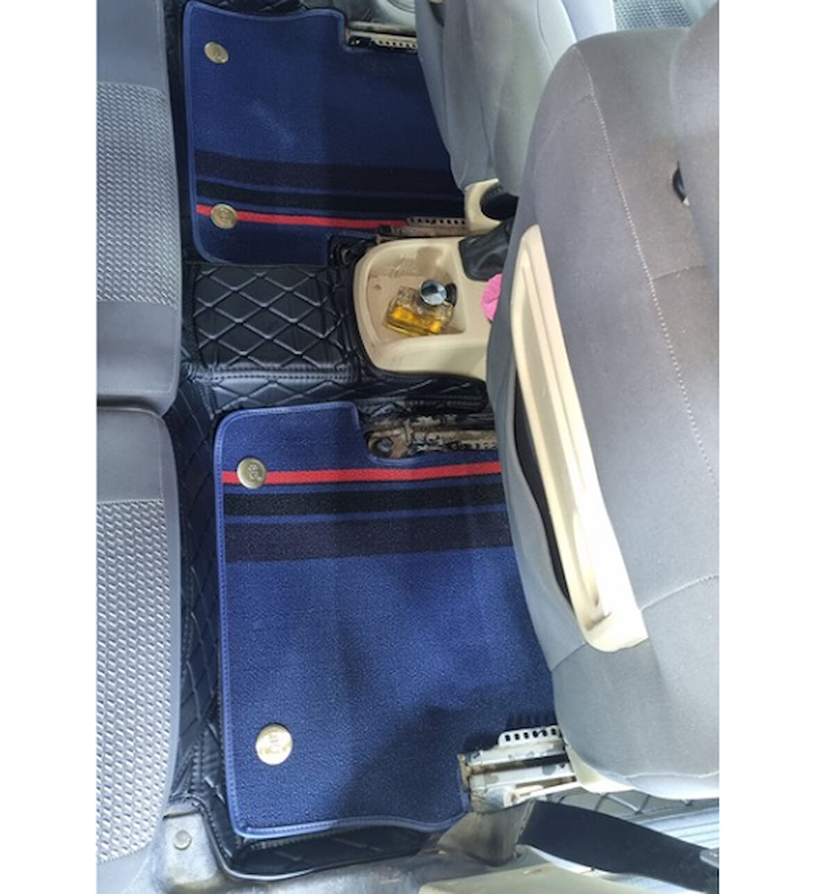 Ford Tourneo Connect 2004-2015 Arası Araca Özel 8D Çift Katmanlı Havuzlu Paspas Takımı