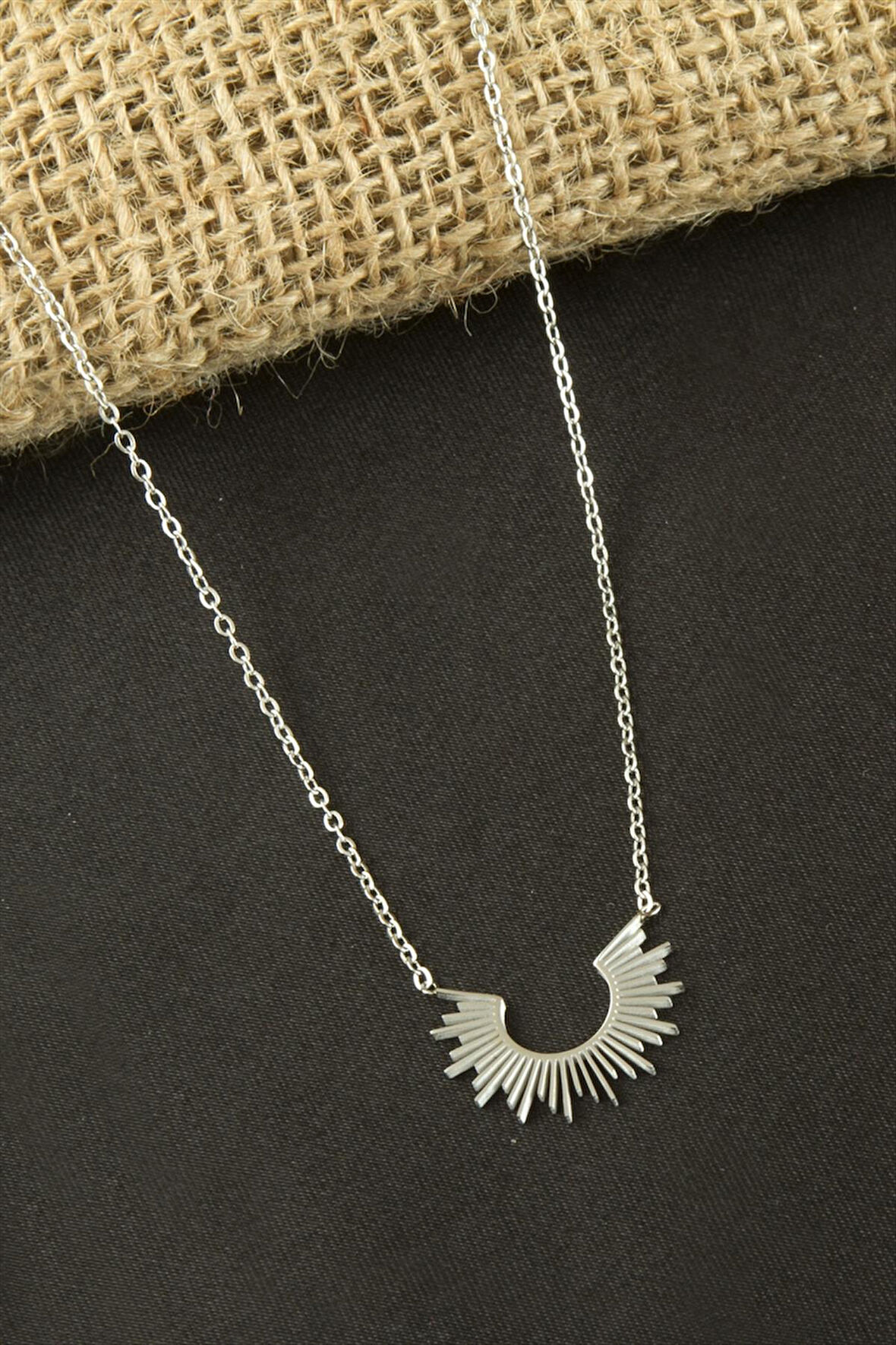 Yarım Halka Lüks Çelik Kolye