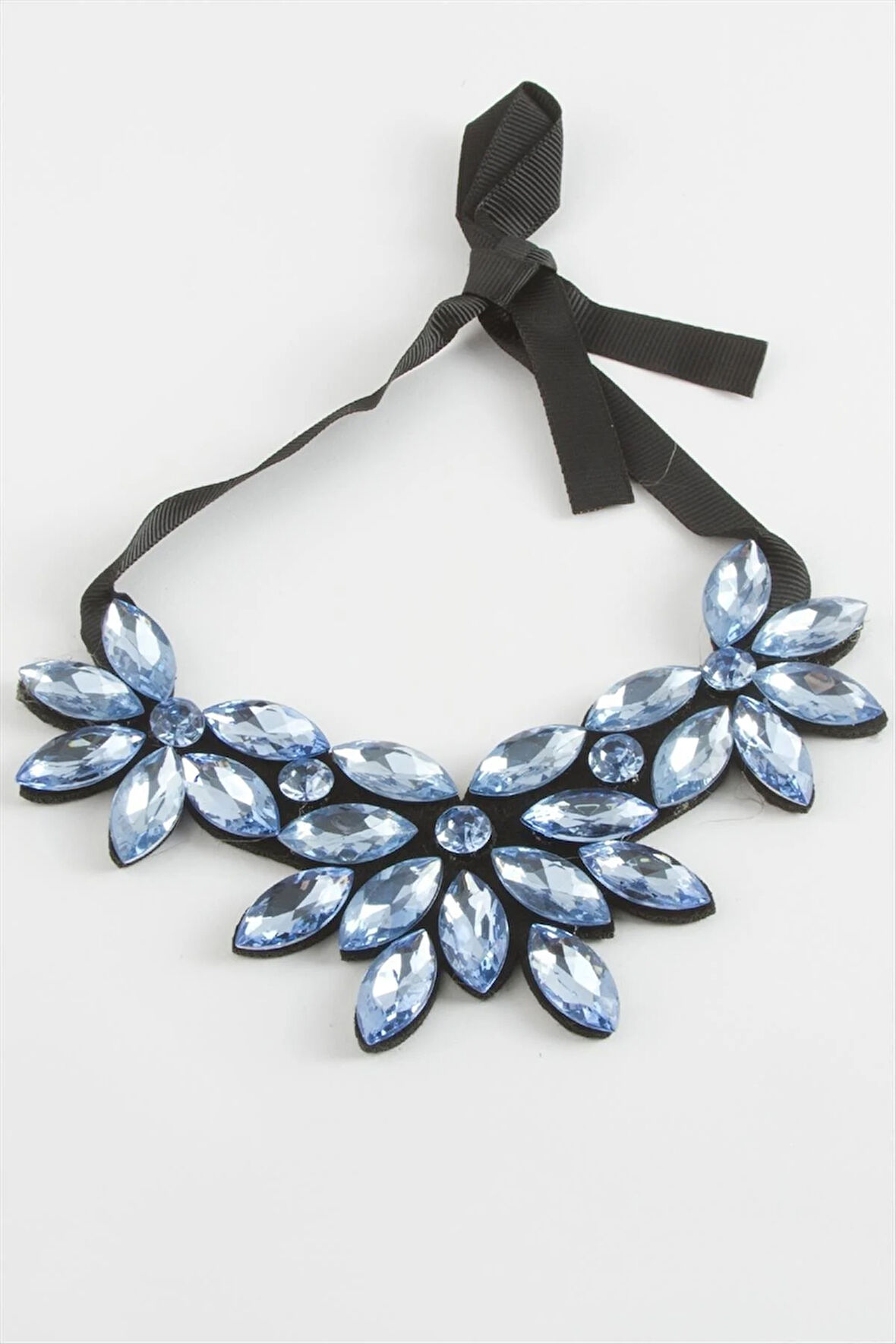 Çiçek Taşlı Yaka Kolye