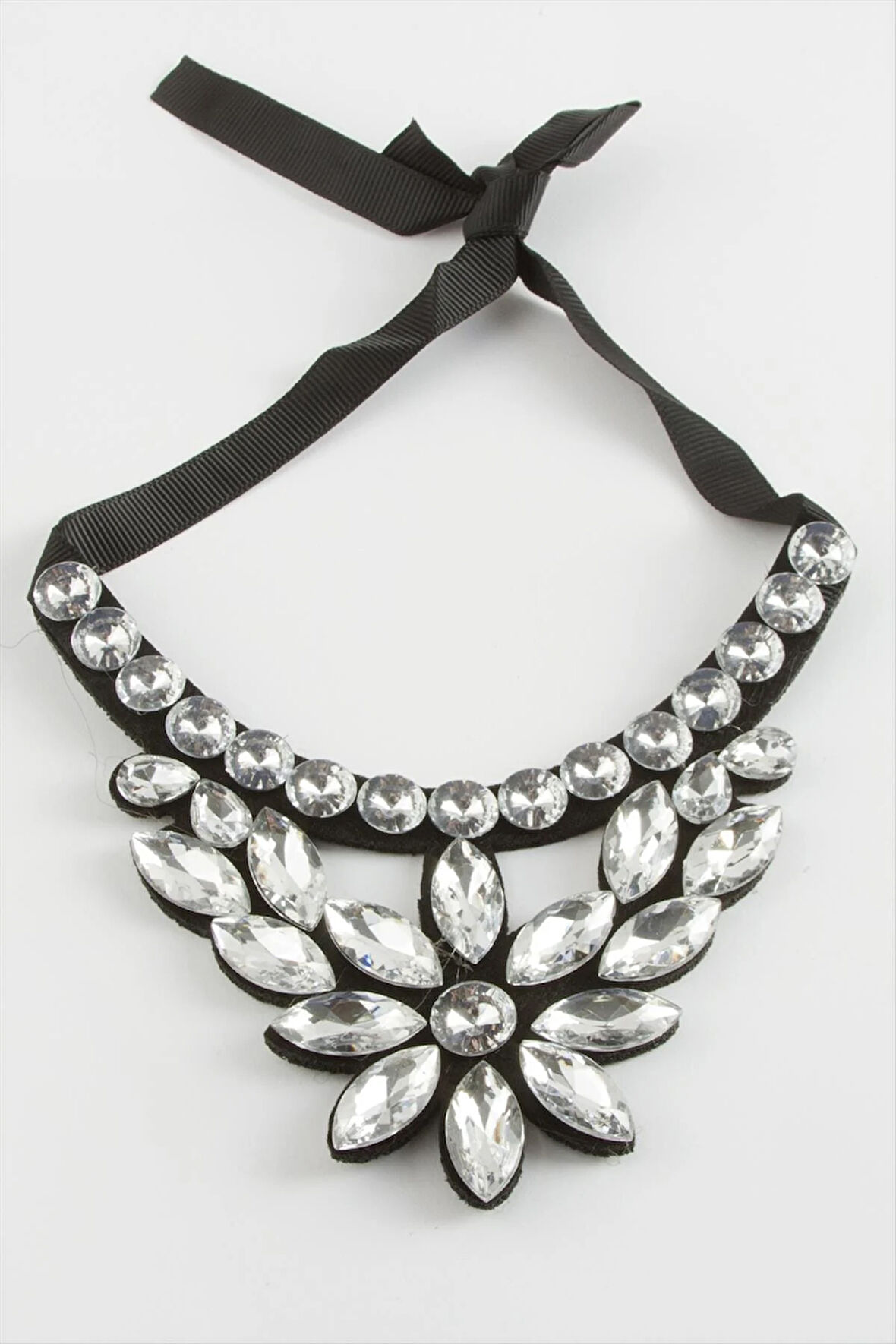 Çiçek Taşlı Yaka Kolye