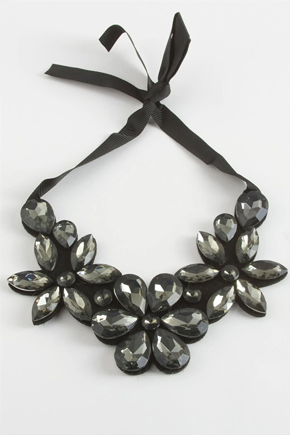 Çiçek Taşlı Yaka Kolye