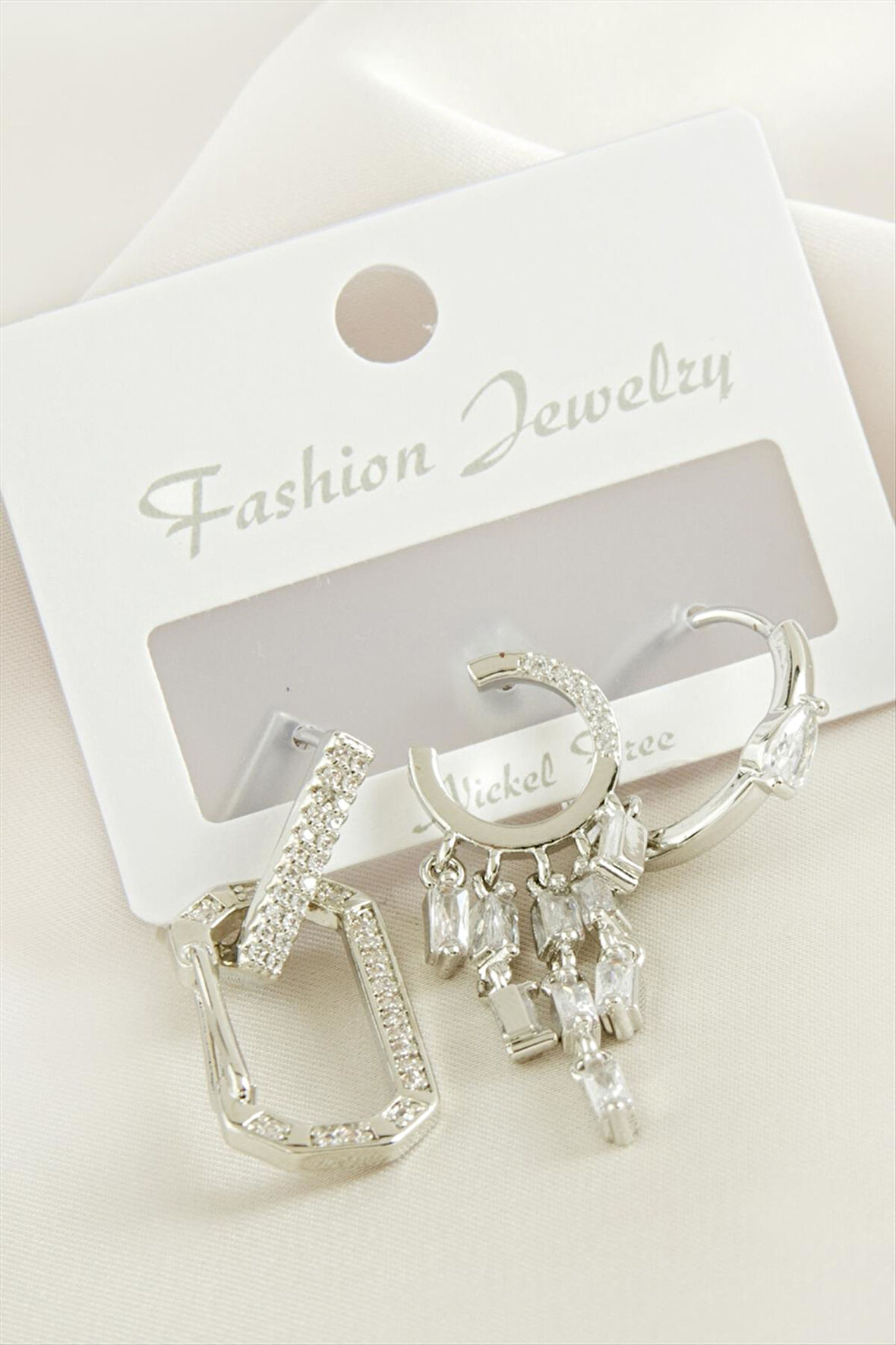 3 Adet Baget Taşlı Küpe