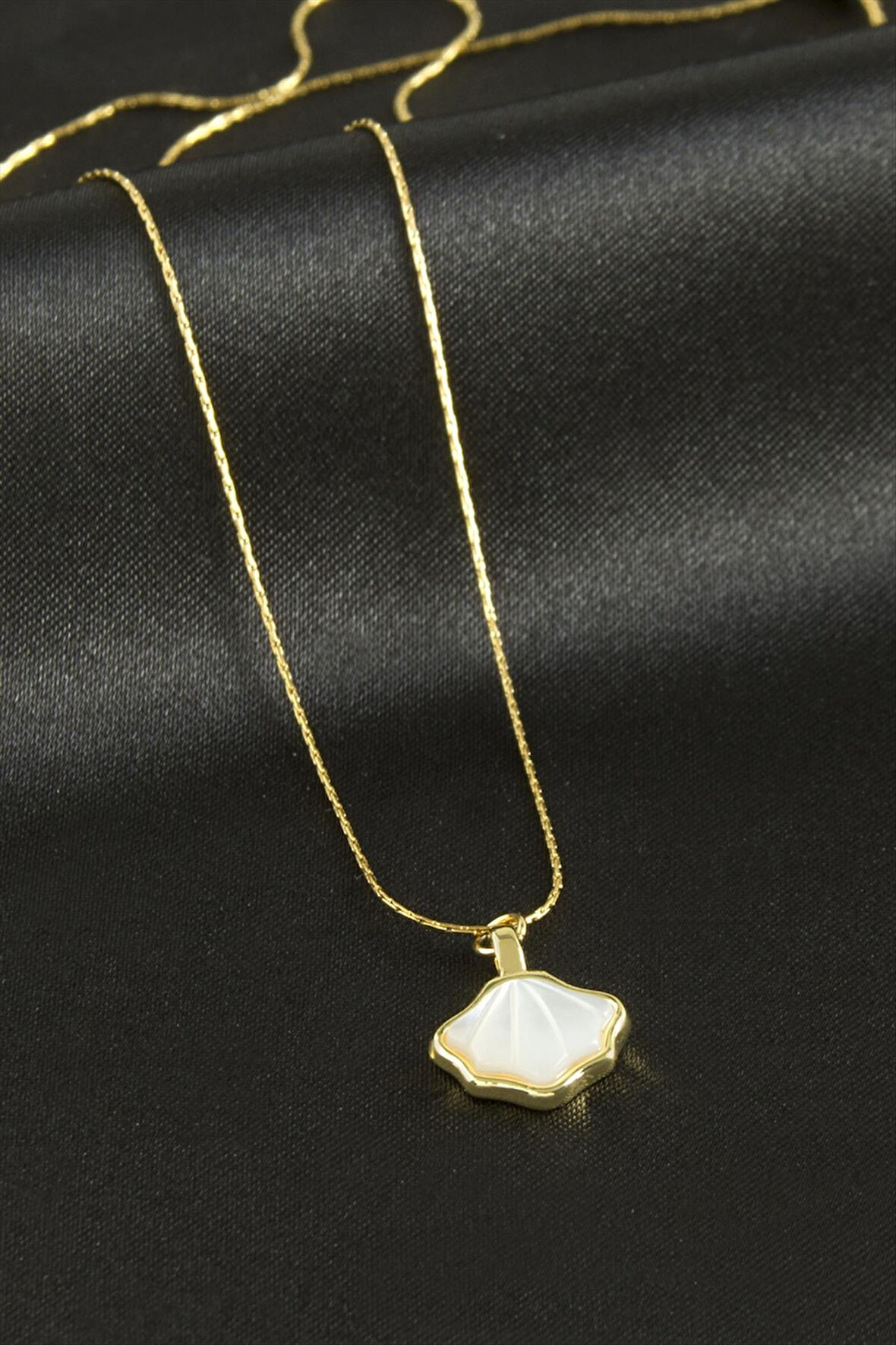 Deniz Kabuğu Sedef Lüks Çelik Kolye