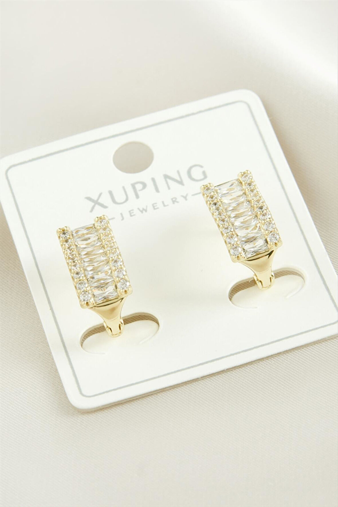 Xuping Baget Taşlı Lüks Çelik Küpe