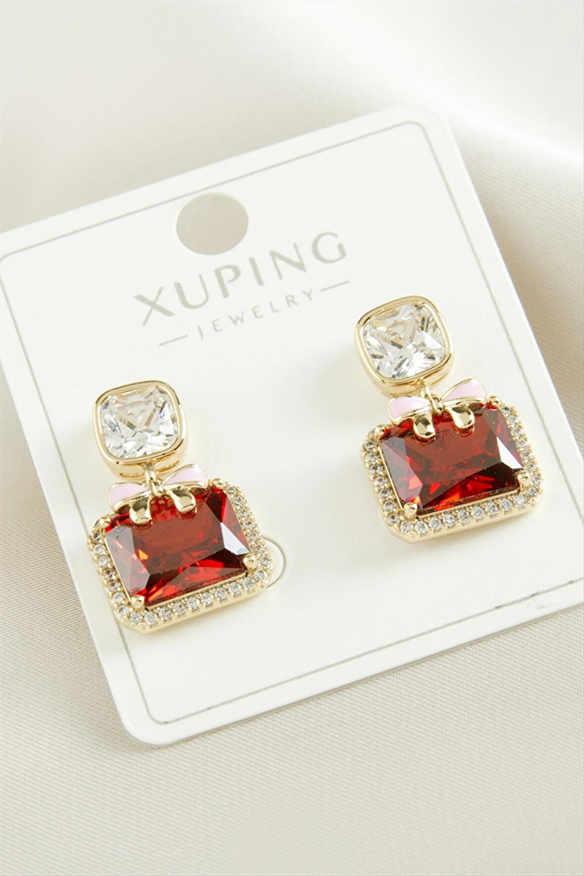 Xuping Kare Zirkon Taşlı Lüks Çelik Küpe