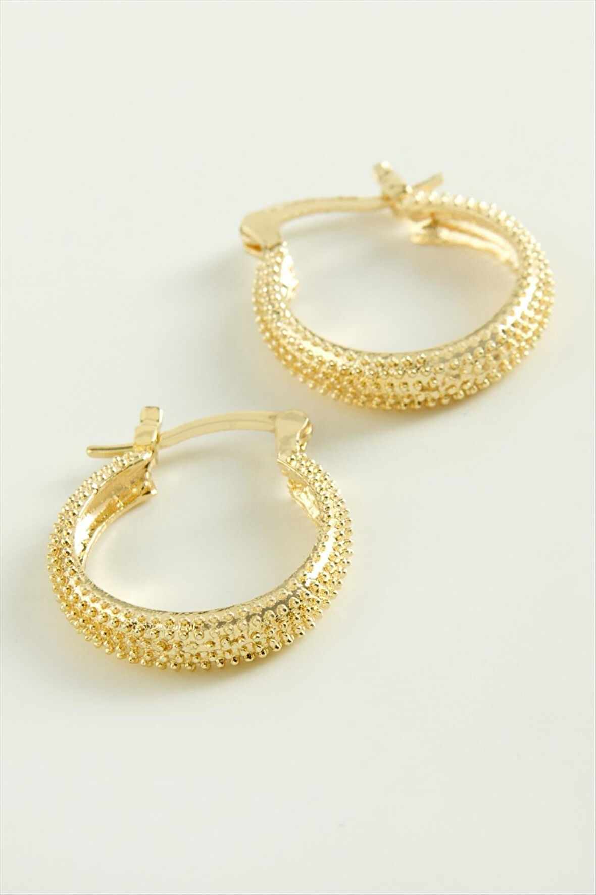 Noktalı Kilitli Halka Küpe