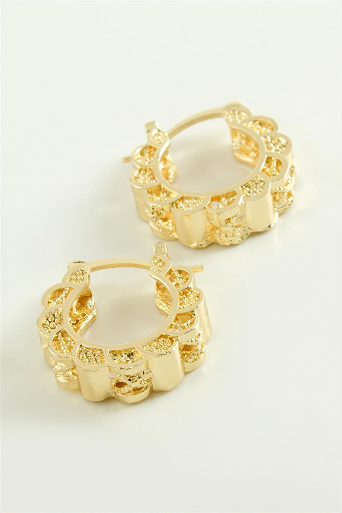 Çiçek Kilitli Halka Küpe