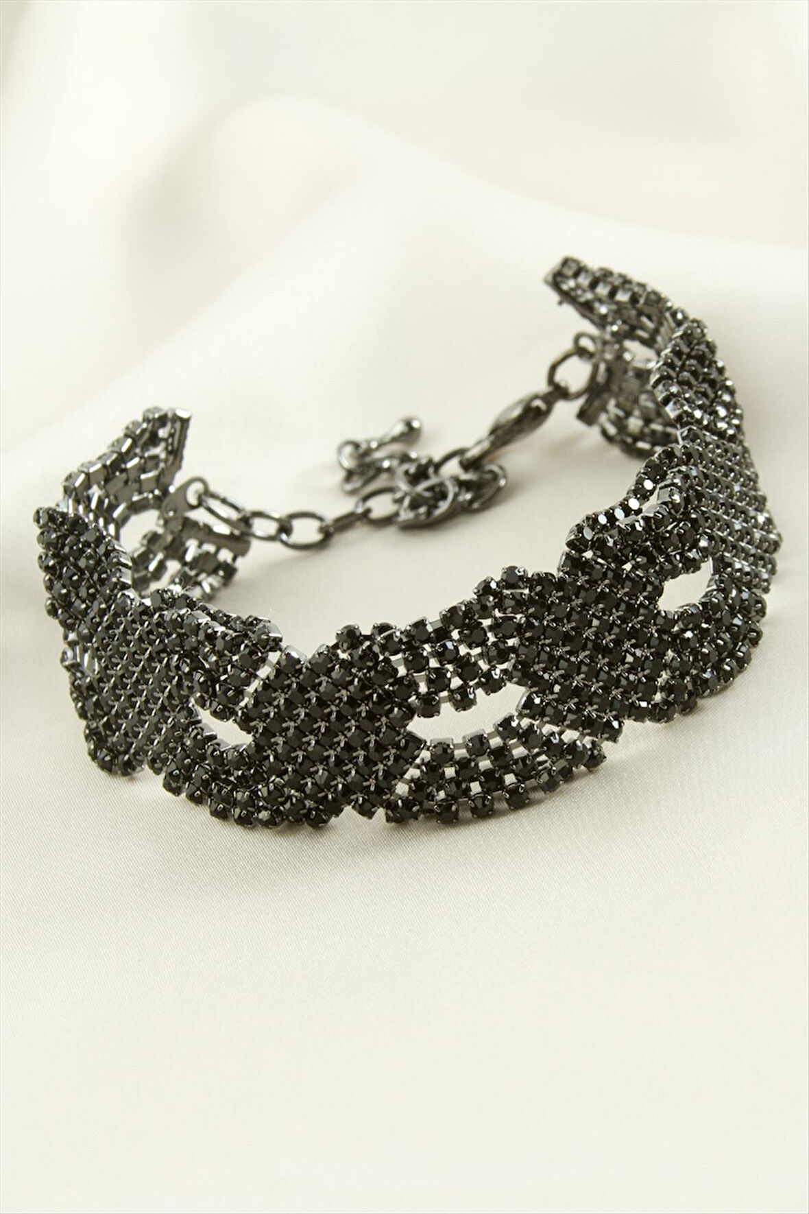 Örgülü Şerit Taşlı Lüks Suyolu Bileklik