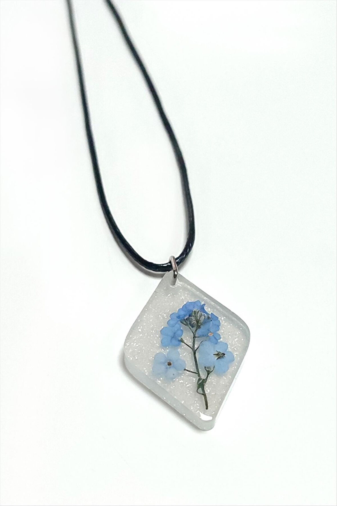 Unutmabeni Çiçeği Baklava Dilimli Epoksi Kolye