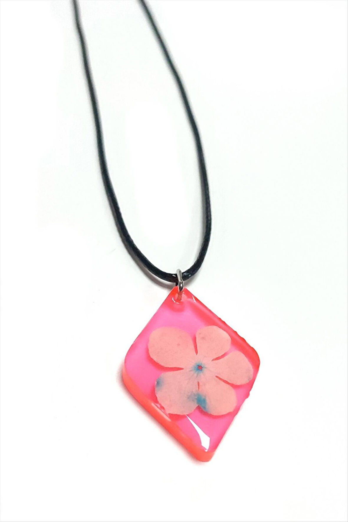 Kartopu Çiçeği Baklava Dilimli Epoksi Kolye