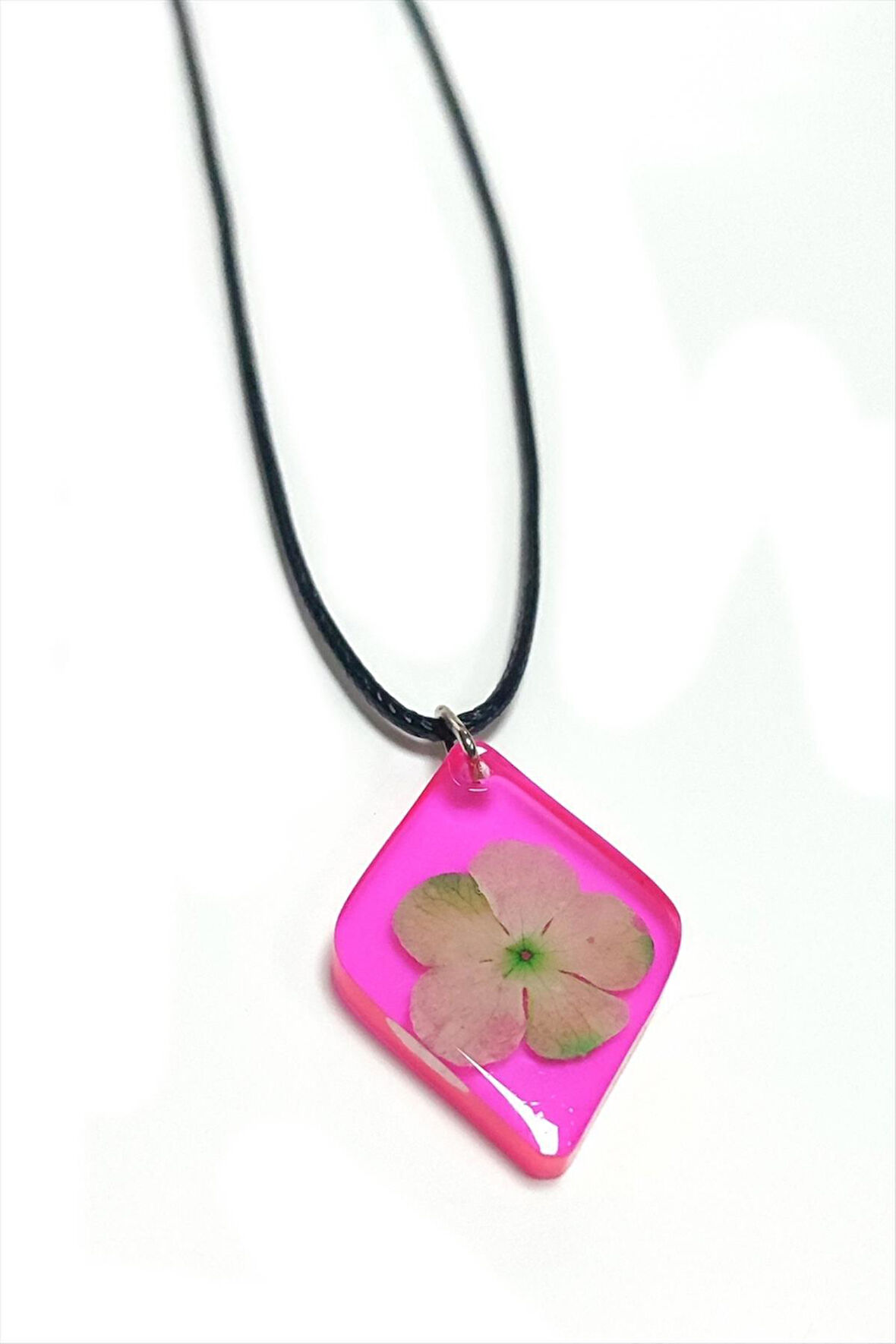 Kartopu Çiçeği Baklava Dilimli Epoksi Kolye