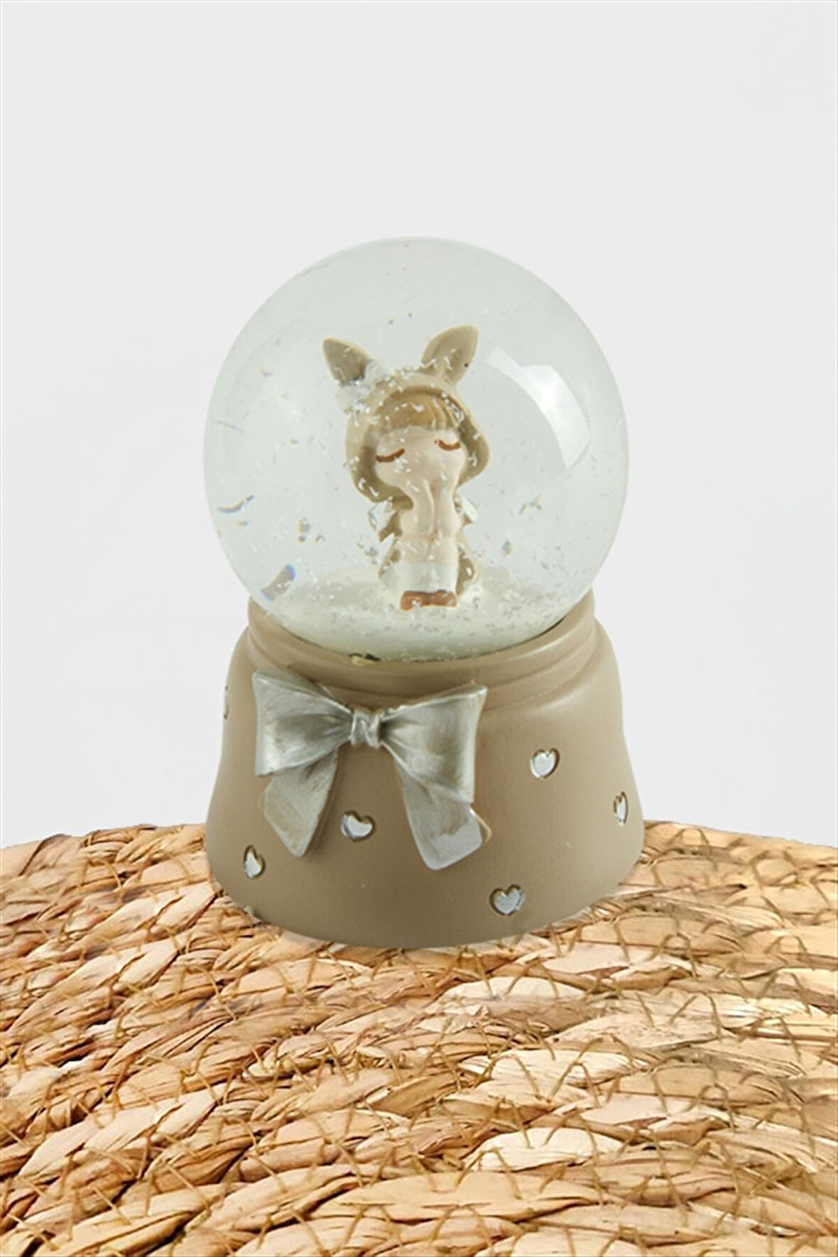 Oturan Kız Çocuk Işıklı Kar Küresi Minik