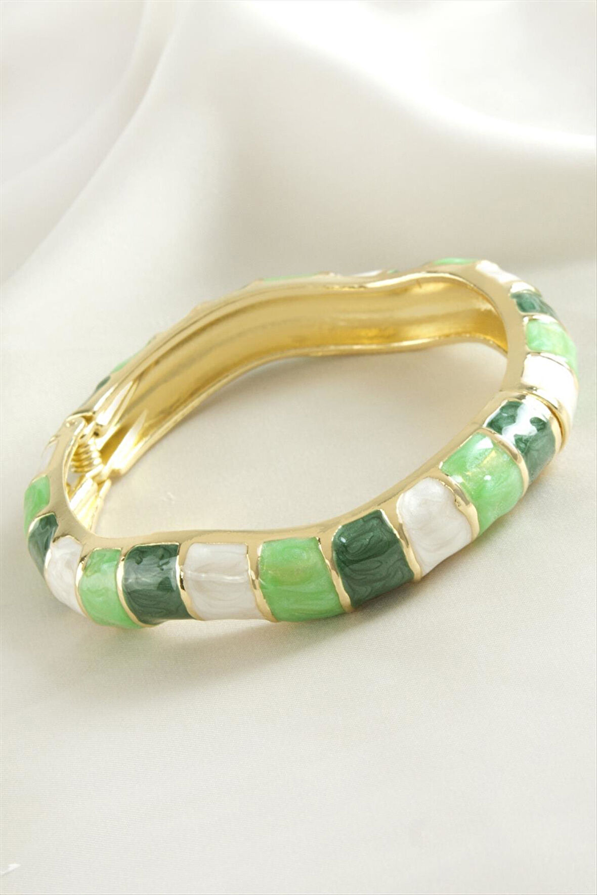 Kare İşlemeli Mineli Kelepçe Bileklik