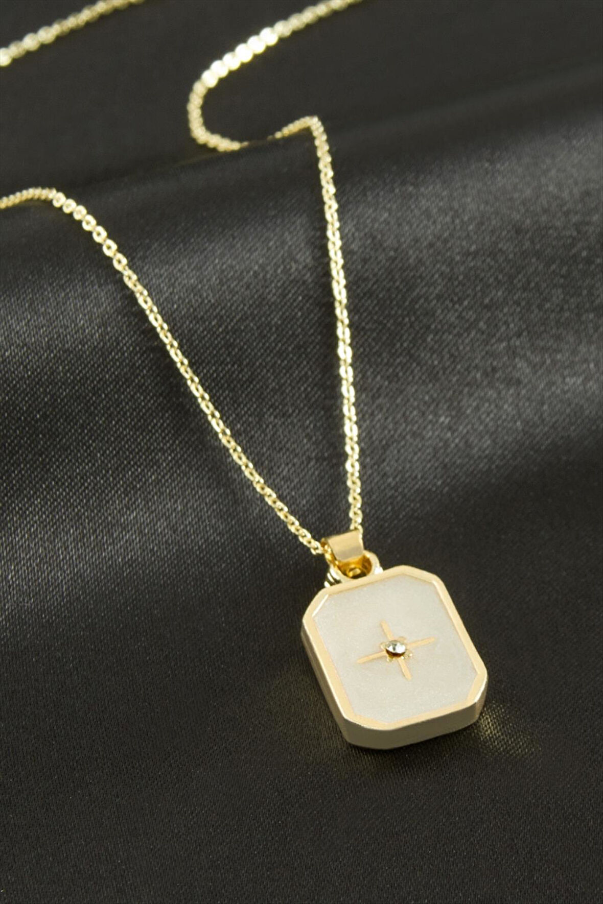 Yıldız Mineli Kolye