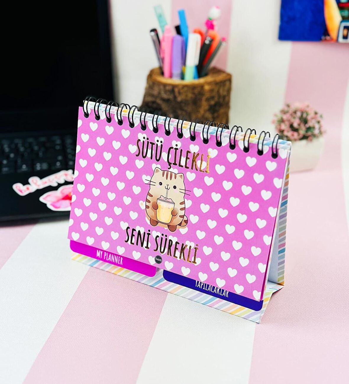 Sütü Çilekli V2 Tasarımlı Yeni Nesil Masa Üsü Planner 2 Sayfa Sticker
