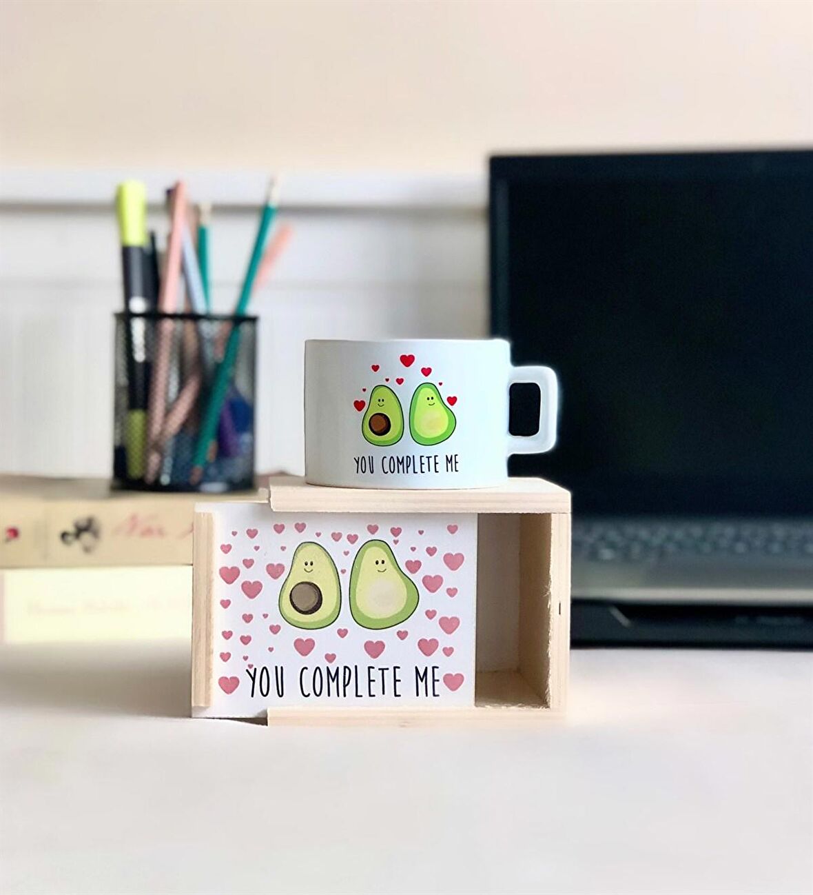 Beni Tamamlıyorsun Tasarımlı Ahşap Kutulu Kupa