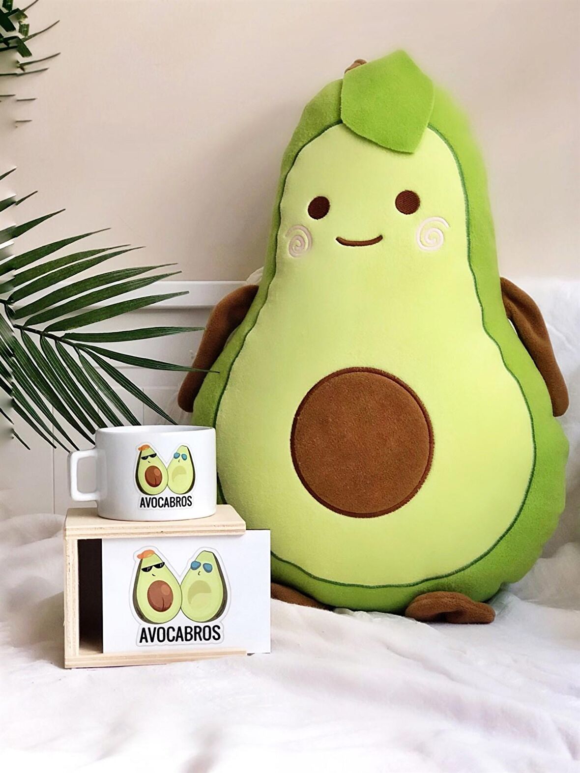 Avokado Tasarımlı Best Friends Forever Bro Yastık ve Ahşap Kutulu Kupa Hediye Seti