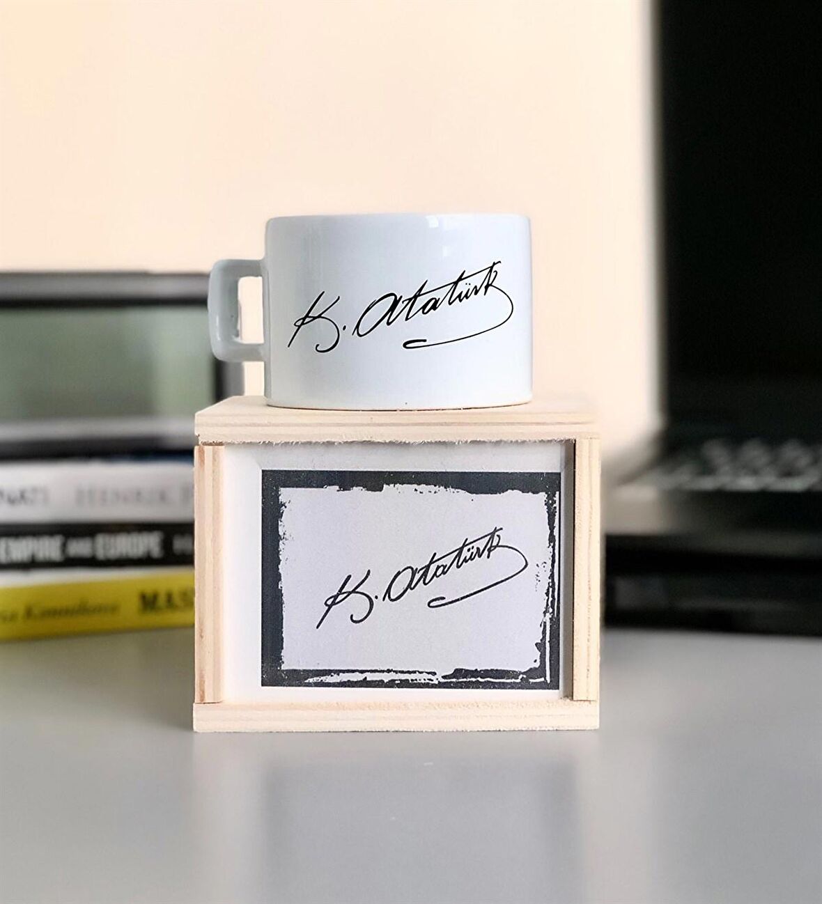 M.Kemal Atatürk İmzalı Kutulu Kupa