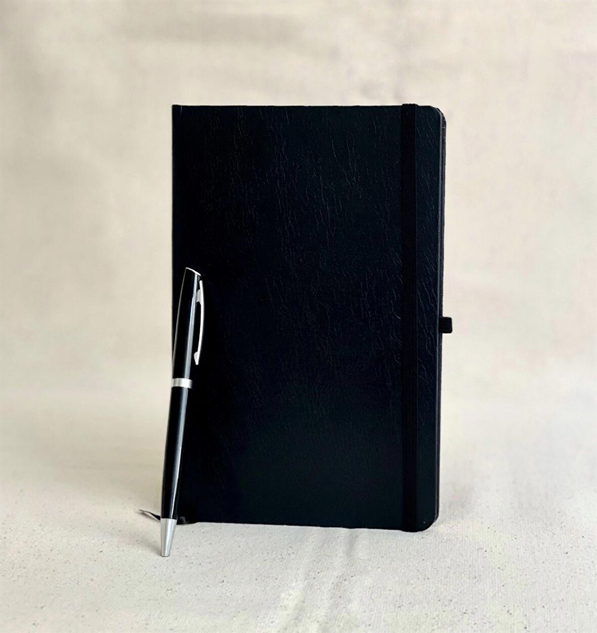 Siyah Deri Defter ve Roller Tükenmez Kalem