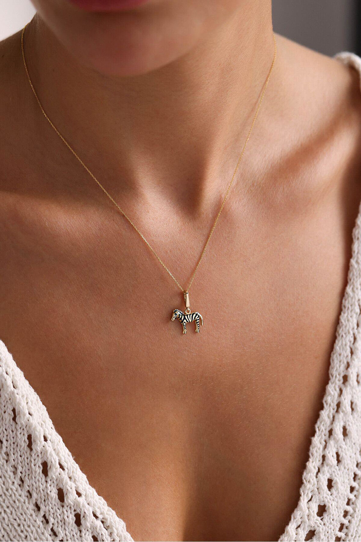 Siyah Mineli Zebra Kilitli Charm Kolye