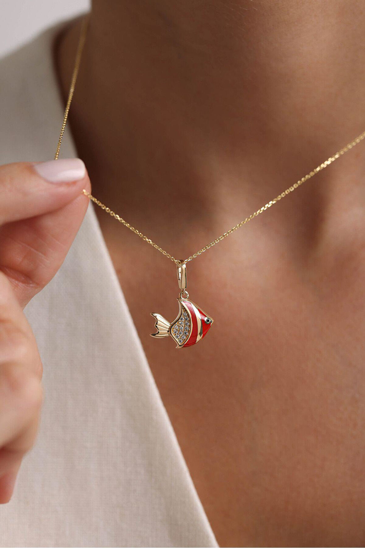 Kırmızı Mineli Taşlı Balık Kilitli Charm Kolye Ucu