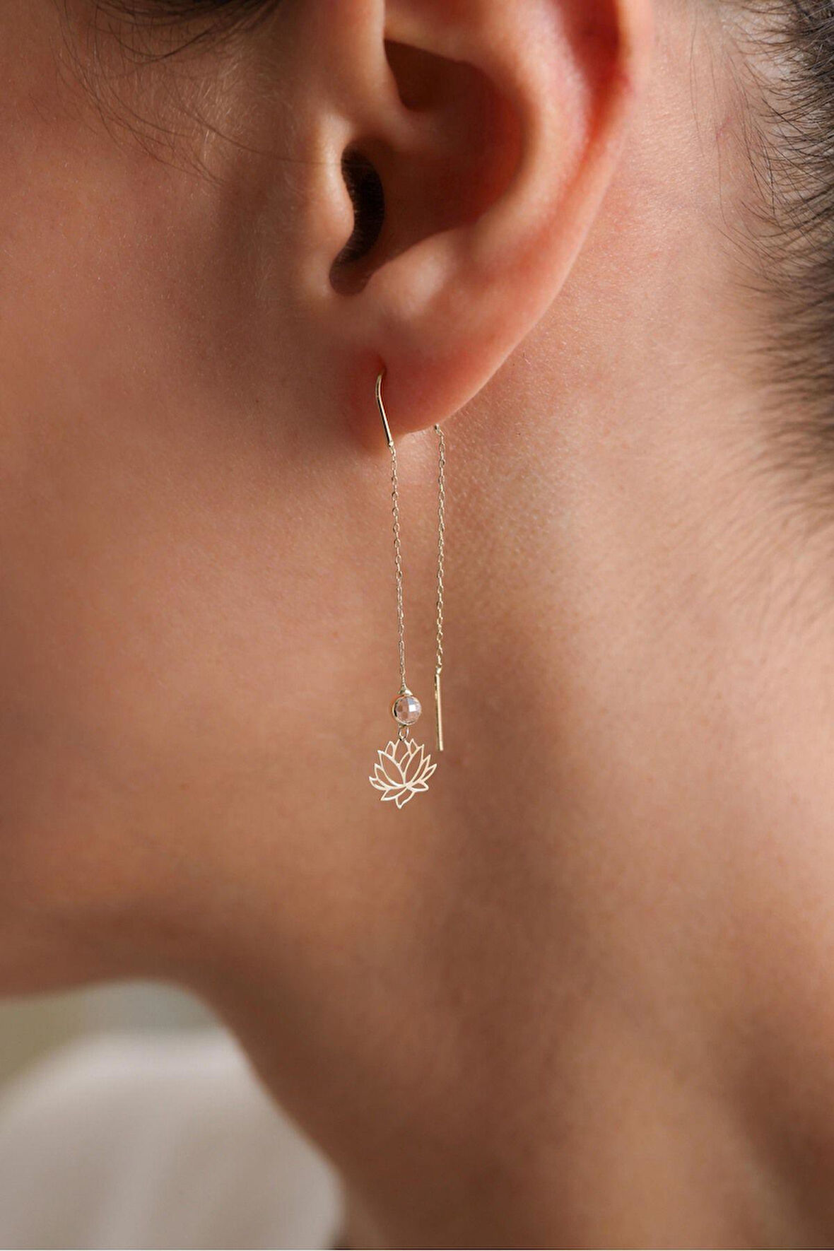 Sallantılı Taşlı Lotus Işıltılı Küpe