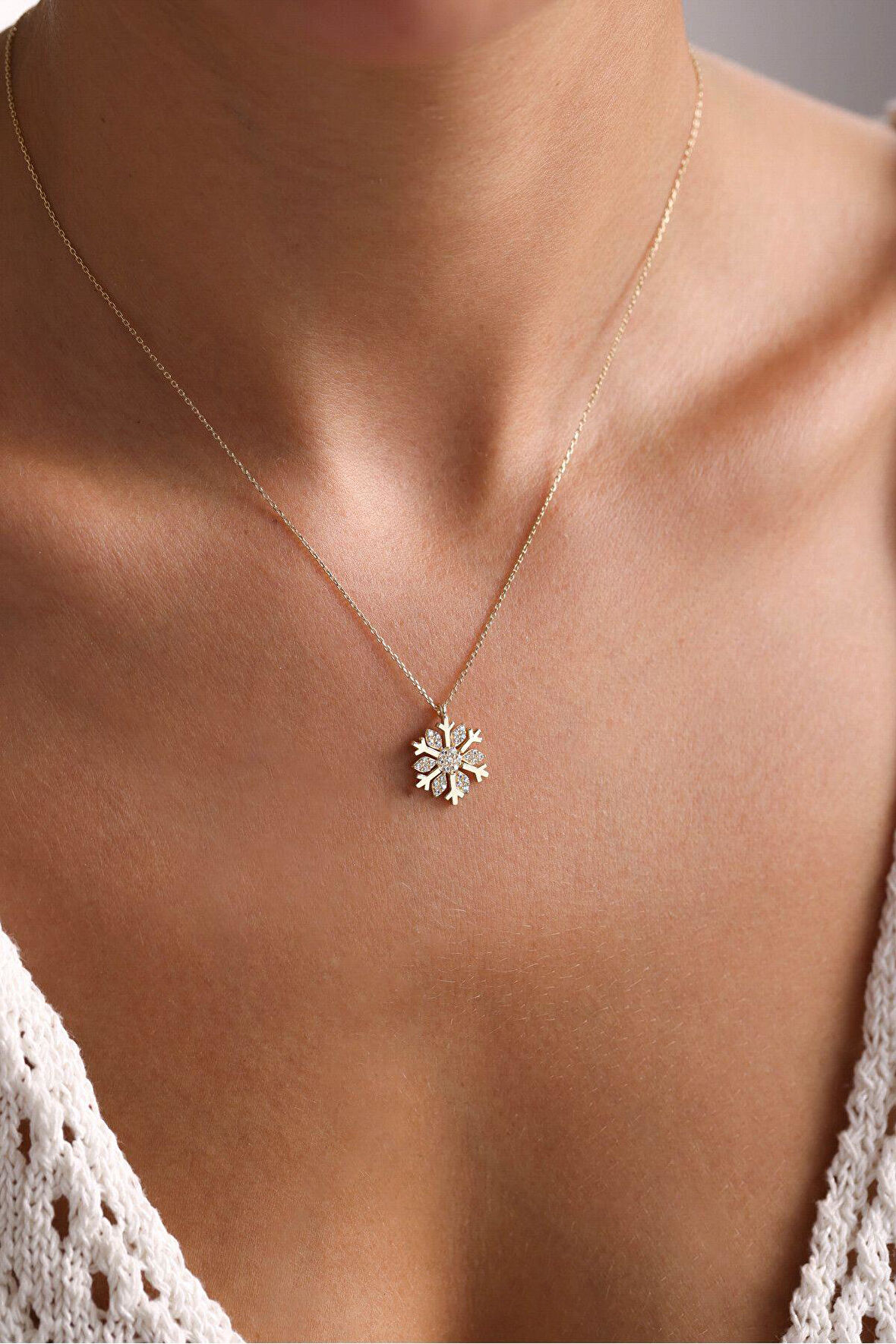 Beyaz Taşlı Kar Tanesi Biggo Kolye
