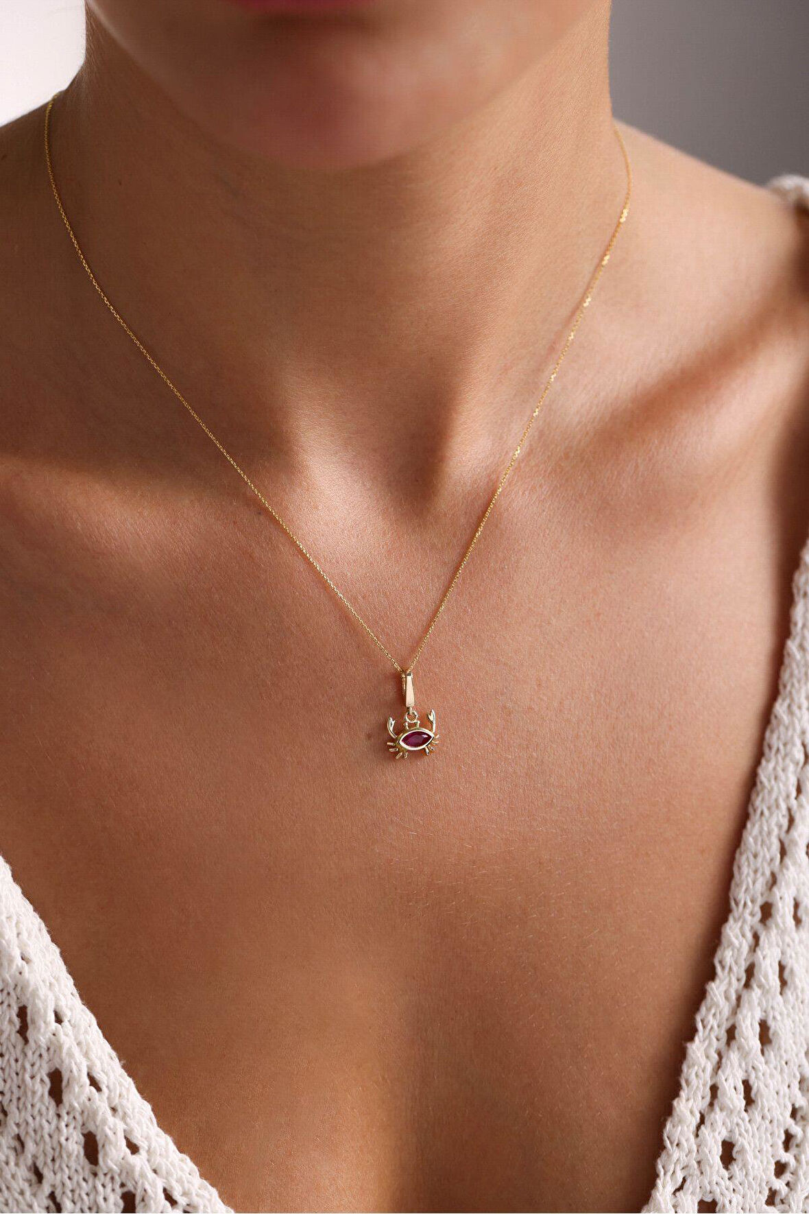 Pembe Taşlı Yengeç Kilitli Charm Kolye