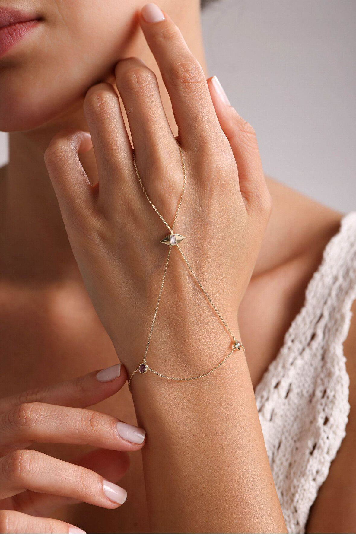 Baget Taşlı Mekik Form Renkli Taş Detay Işıltılı Şahmeran