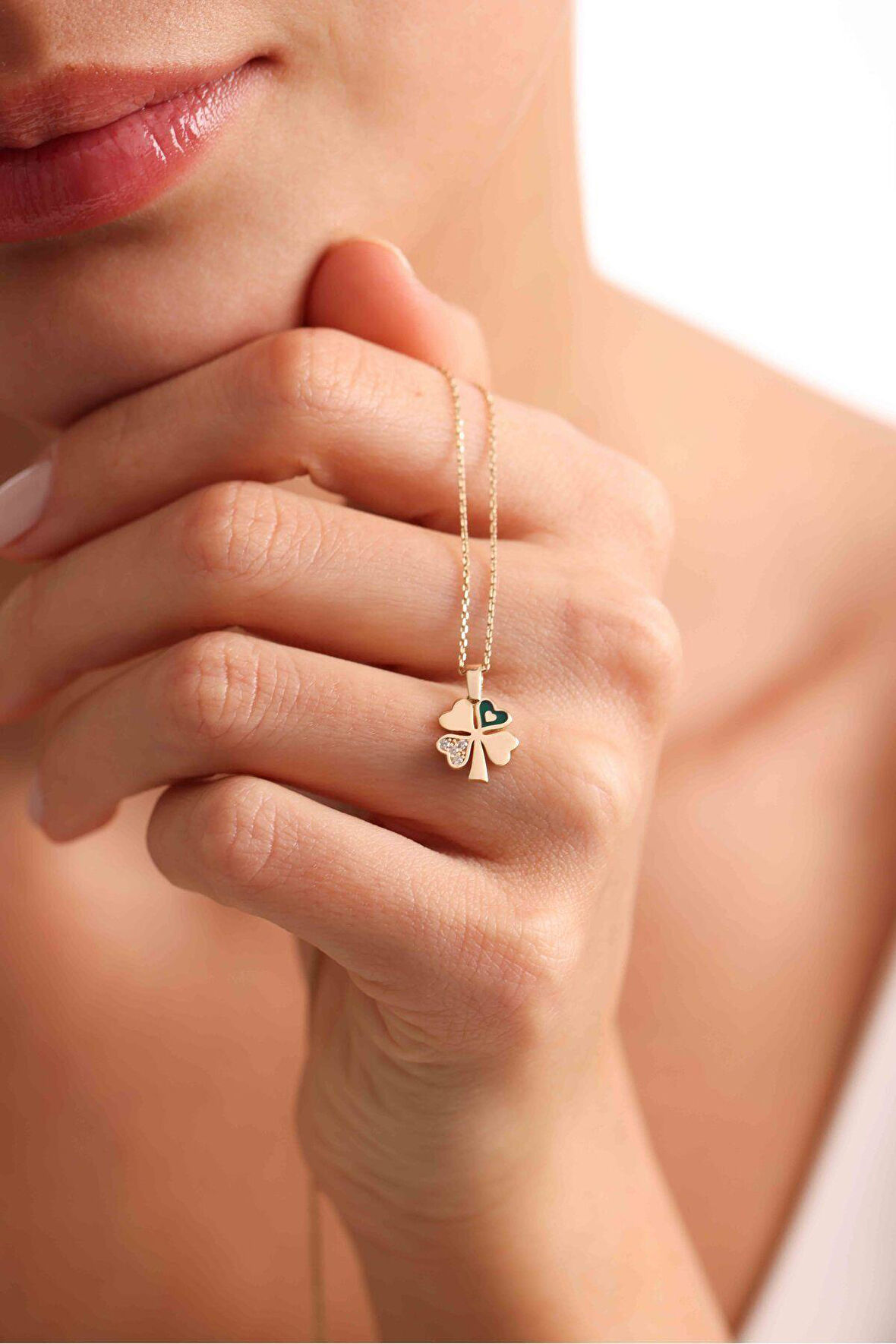 Taşlı Yeşil Mineli Yonca Kolye