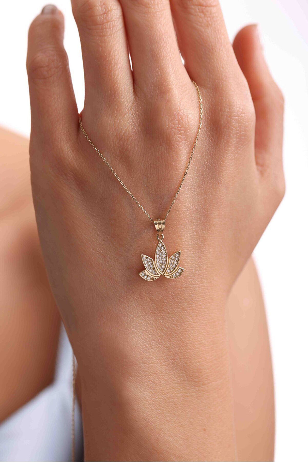 Taşlı Lotus Çiçeği Kolye