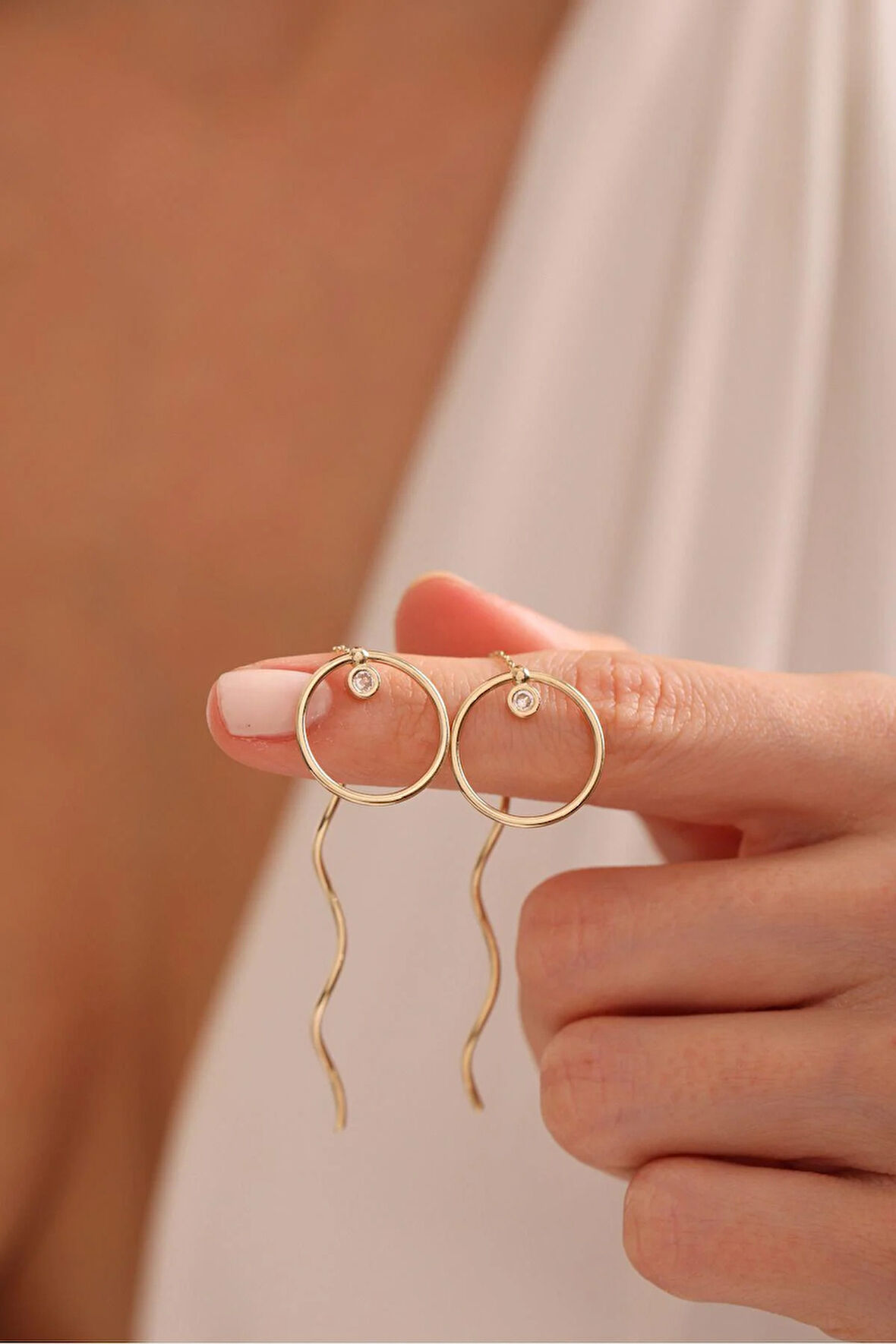 Sallantılı Taşlı Spiral Büyük Küpe