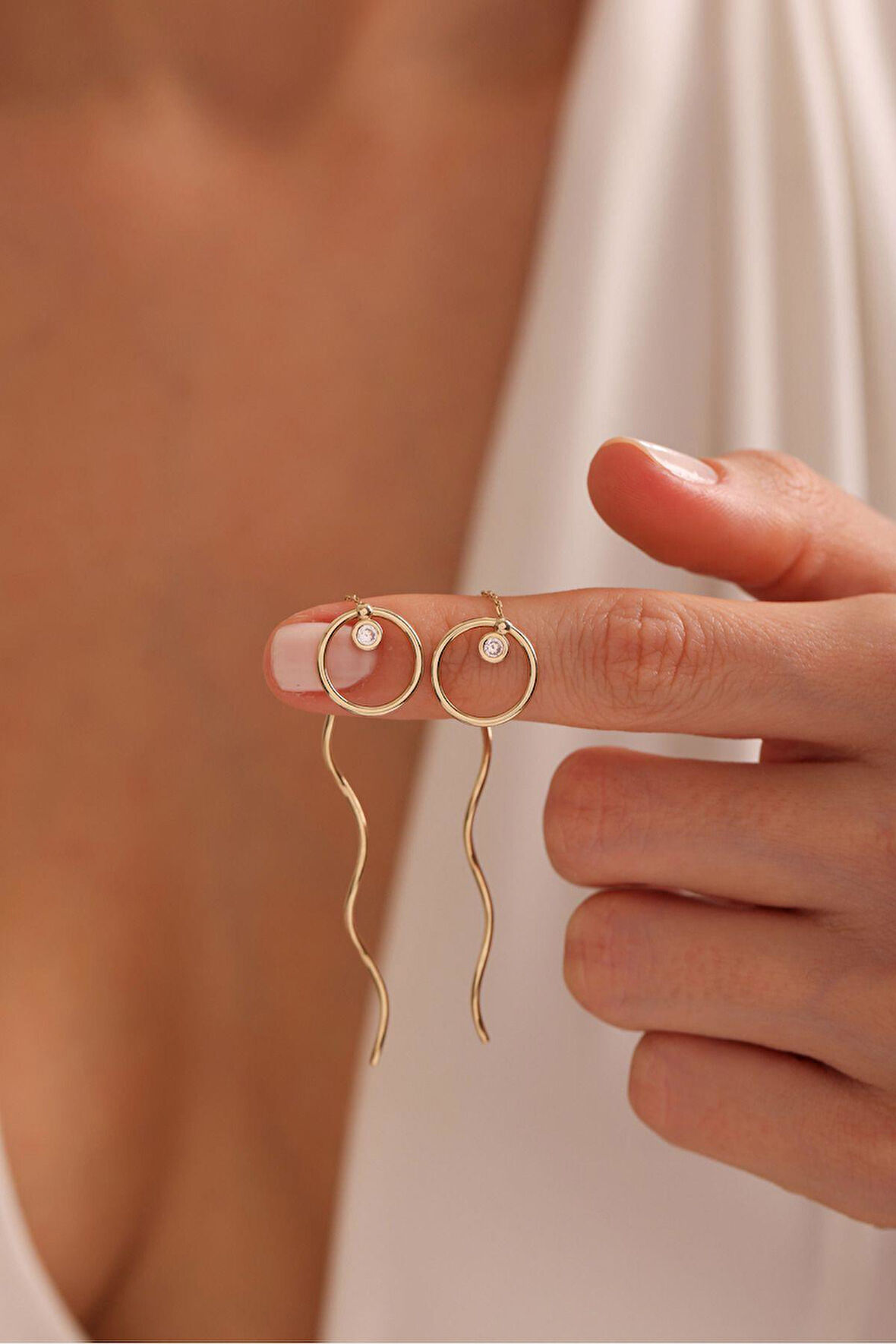 Sallantılı Taşlı Spiral Küpe