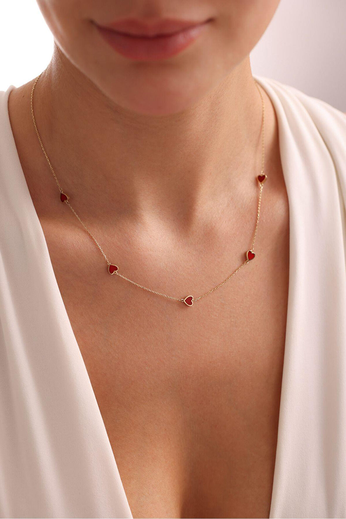 Kırmızı Mineli 5 Kalp Kolye