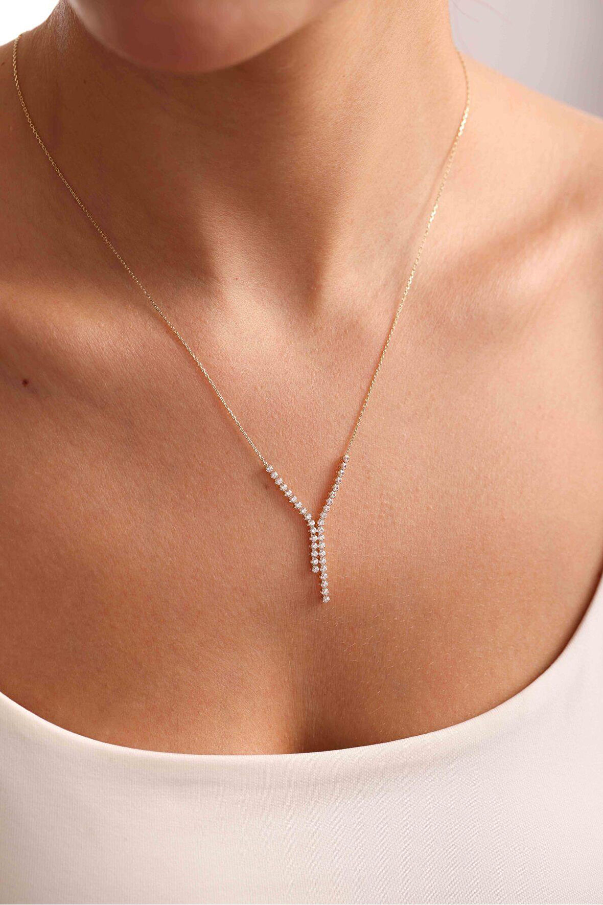 Beyaz Taşlı Su Yolu Sallantılı Kolye