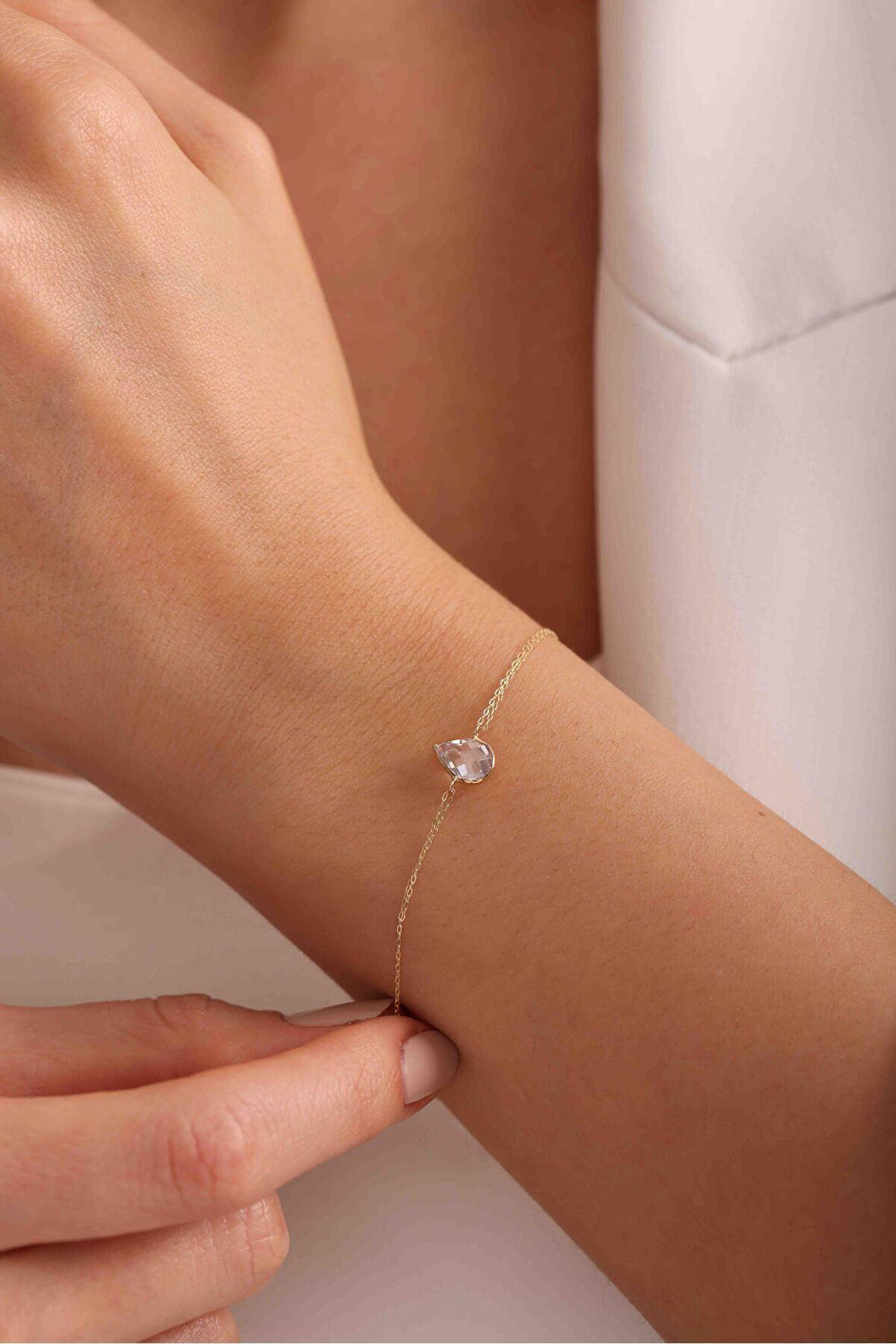 Zarif Tek Taşlı Bileklik