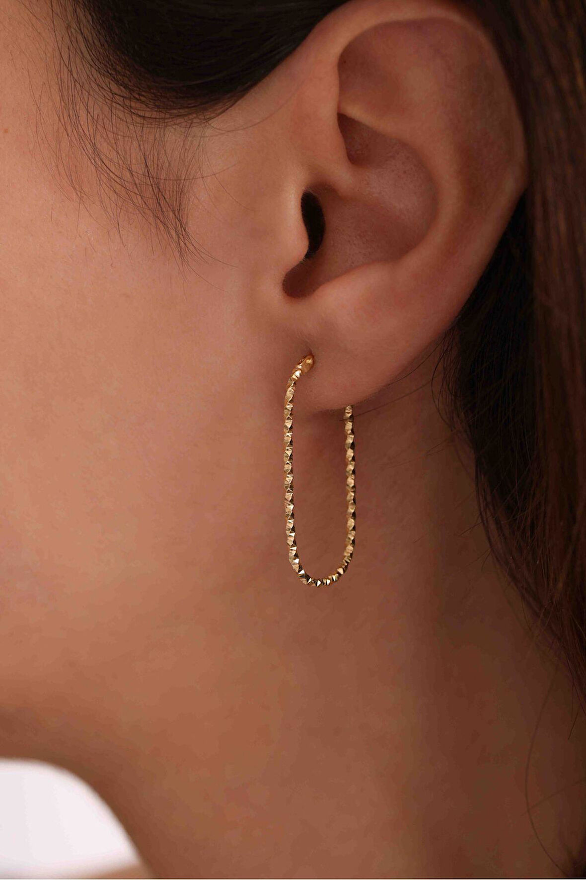 İtalyan Tasarım Uzun Zarif Köşeli Kalemli Form Küpe